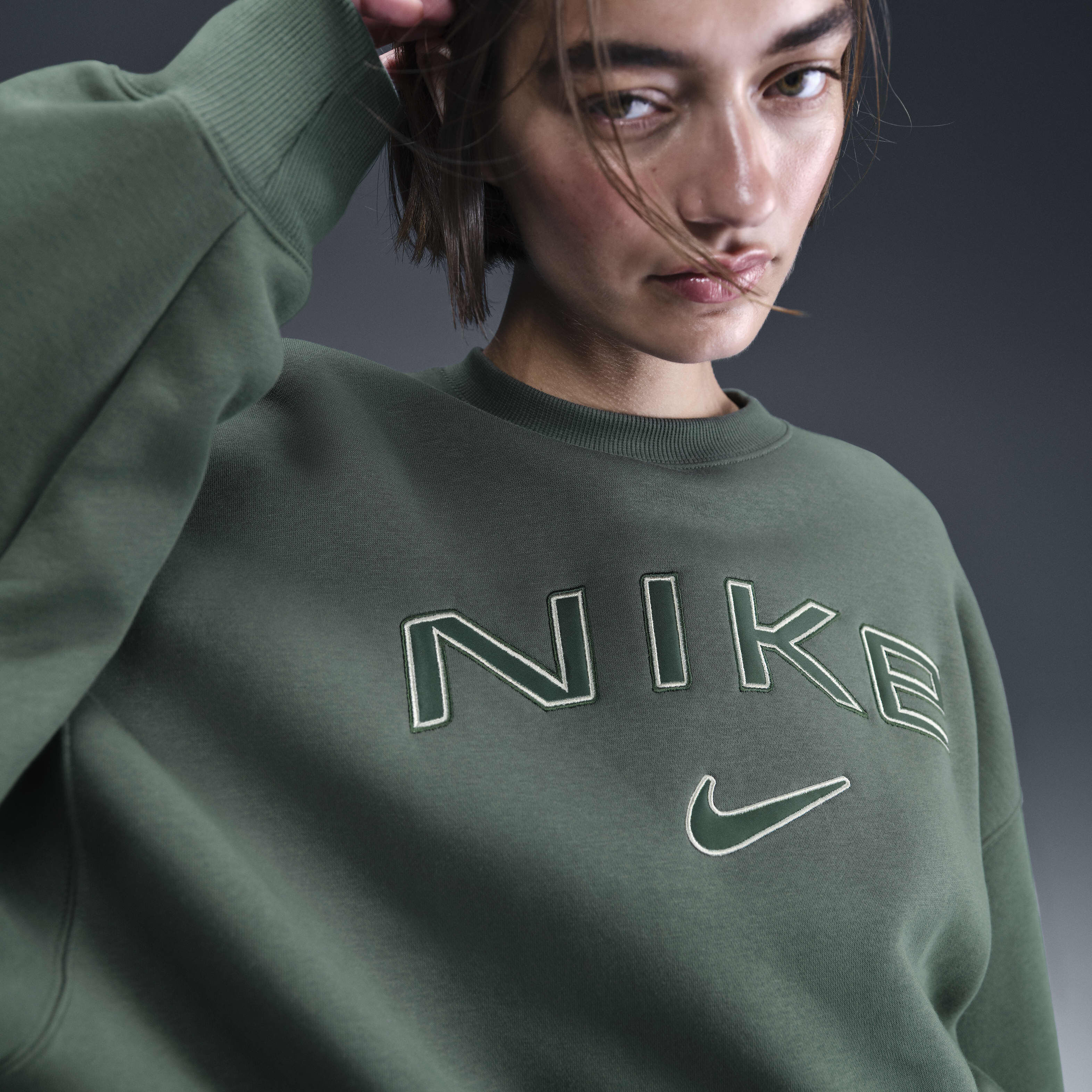 Nike neck logo new arrivals