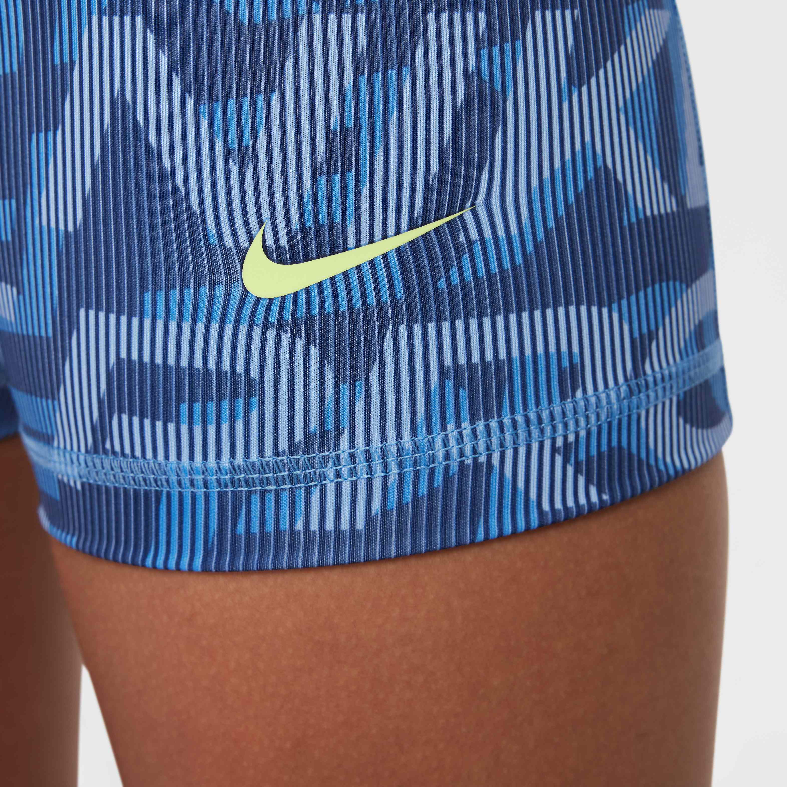 Nike Pro image number 4