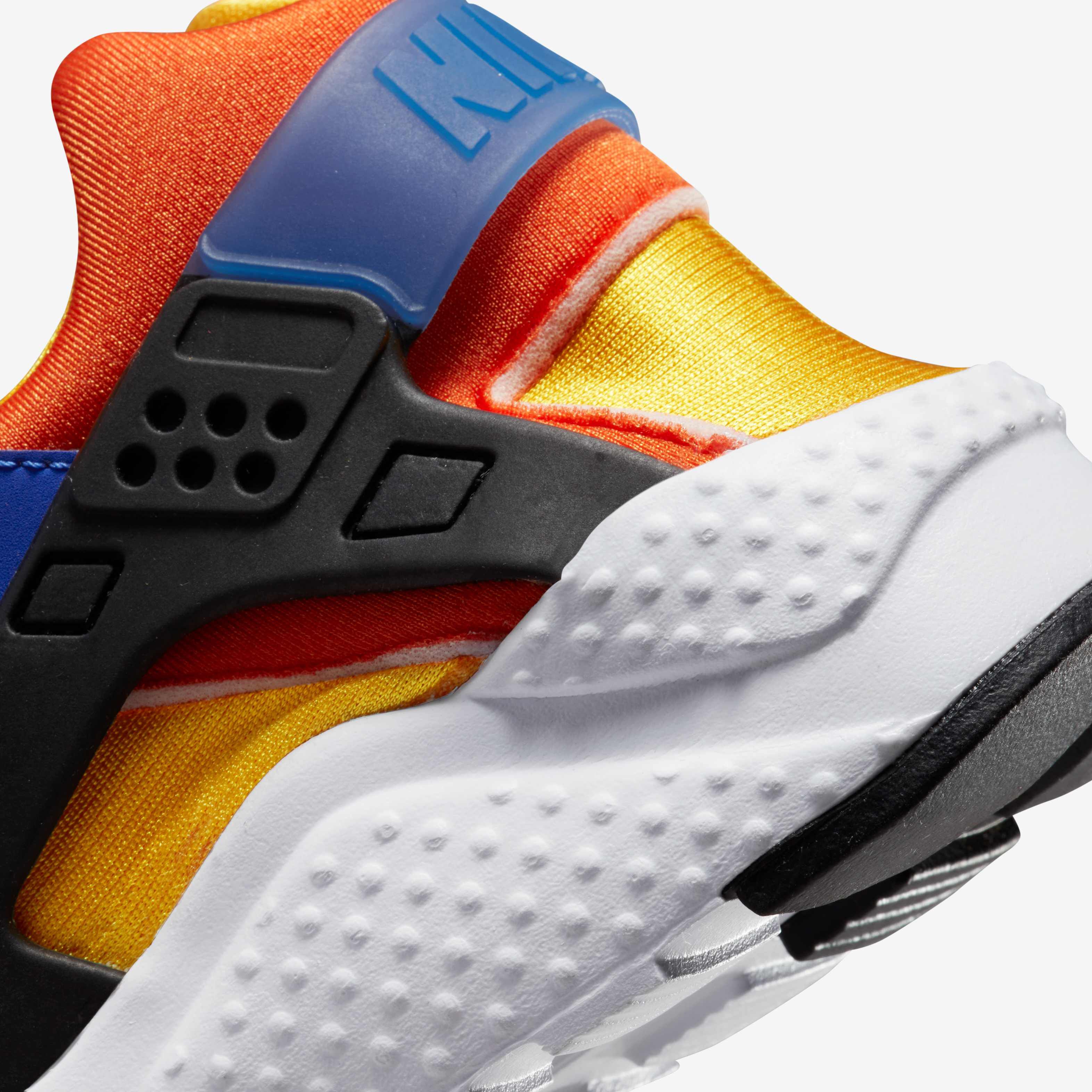 nike huarache run se yellow