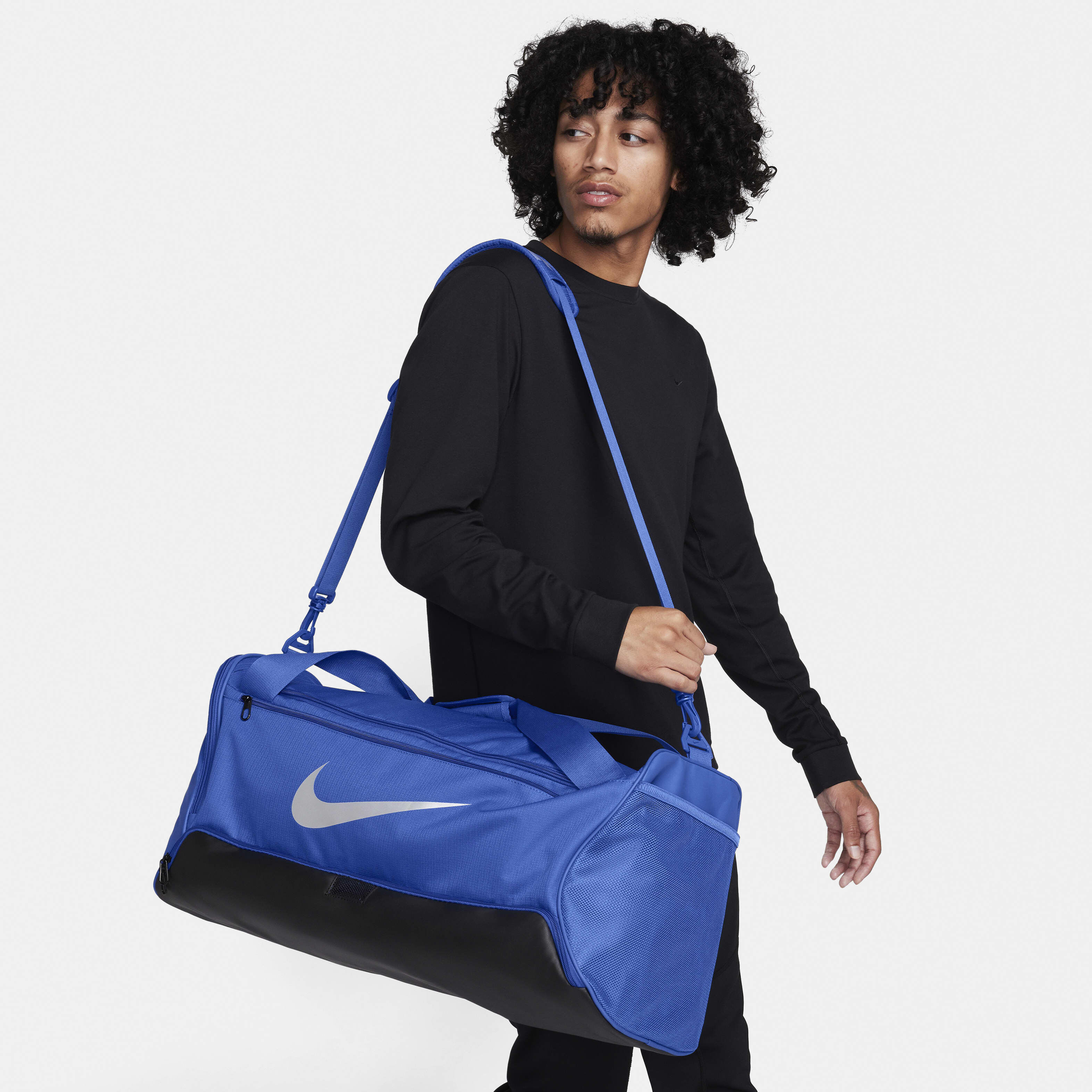 Nike brasilia 6 medium duffel bag black best sale