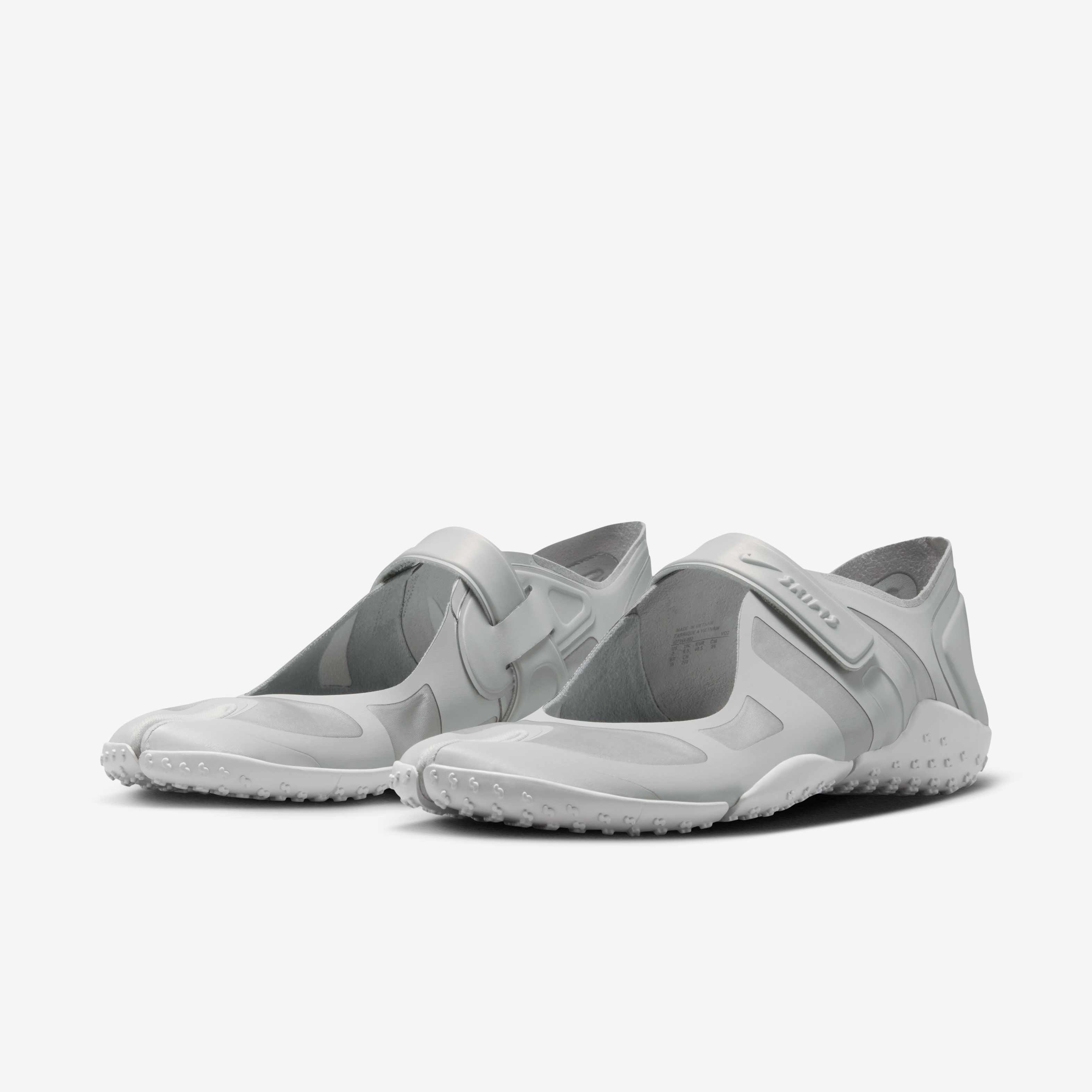 NikeSKIMS Rift Satin image number 4