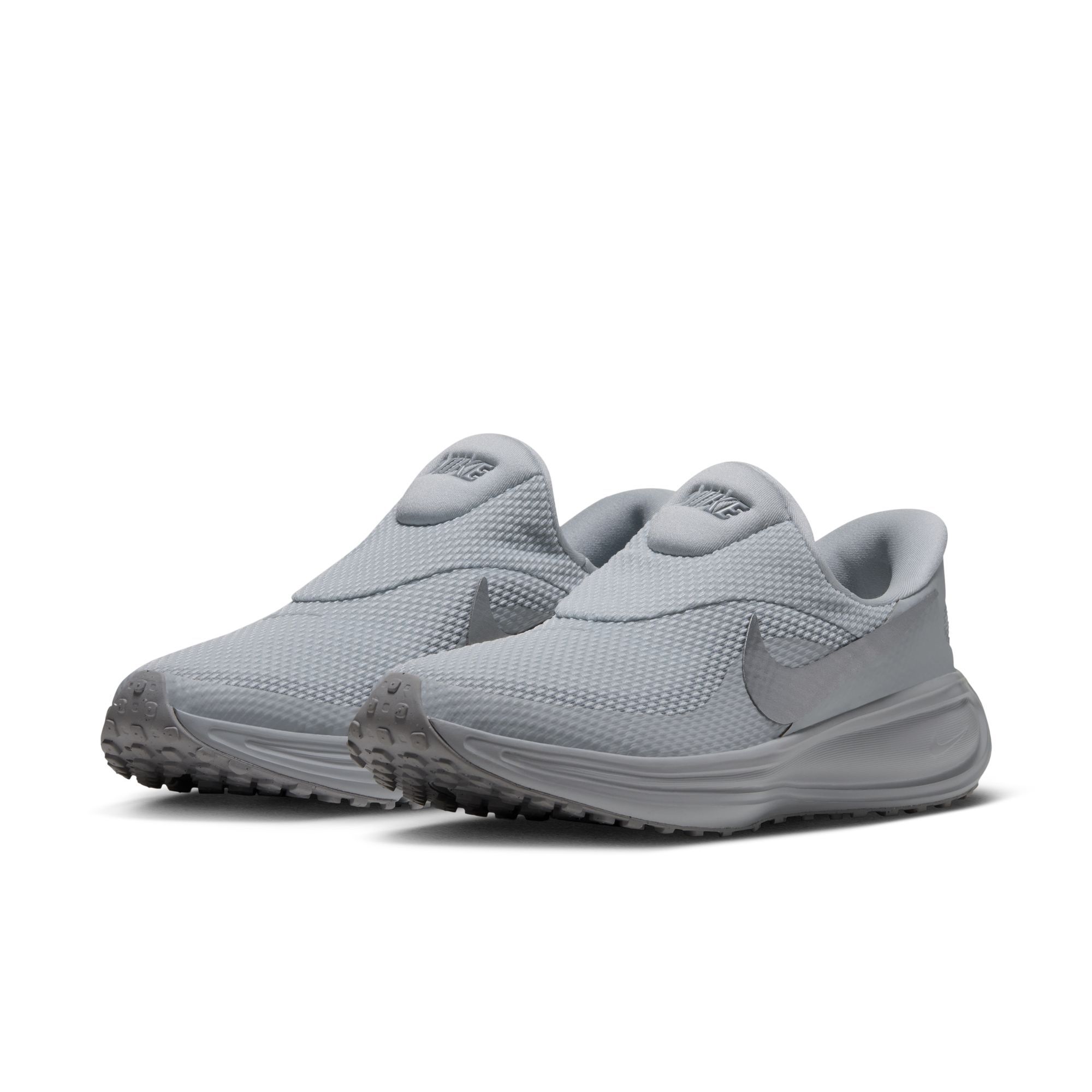 Nike Revolution 8 EasyOn image number 2
