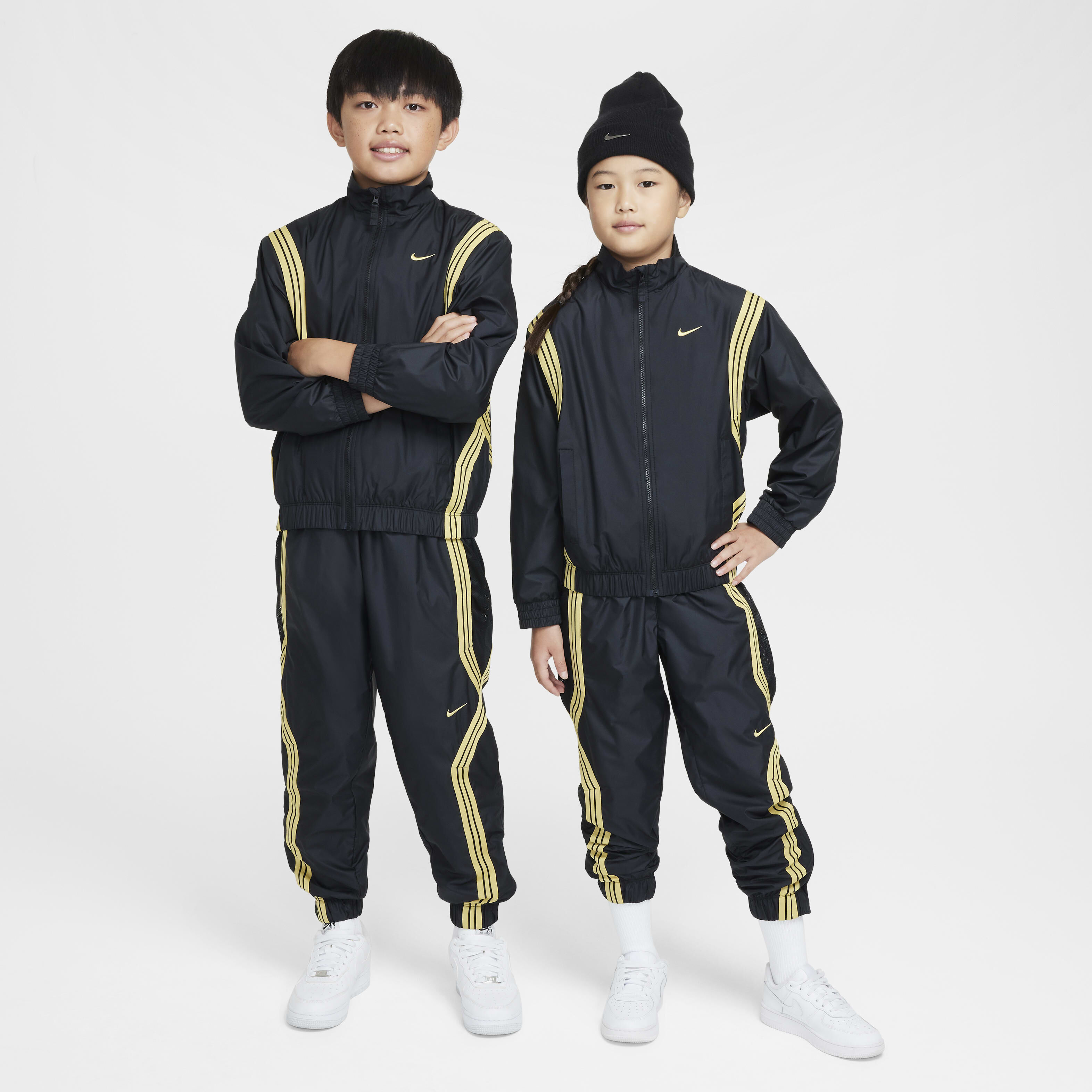 Buy Nike Crossover Older Kids' Repel Basketball Jacket - Black/Infinite  Gold | Nike Kuwait Official