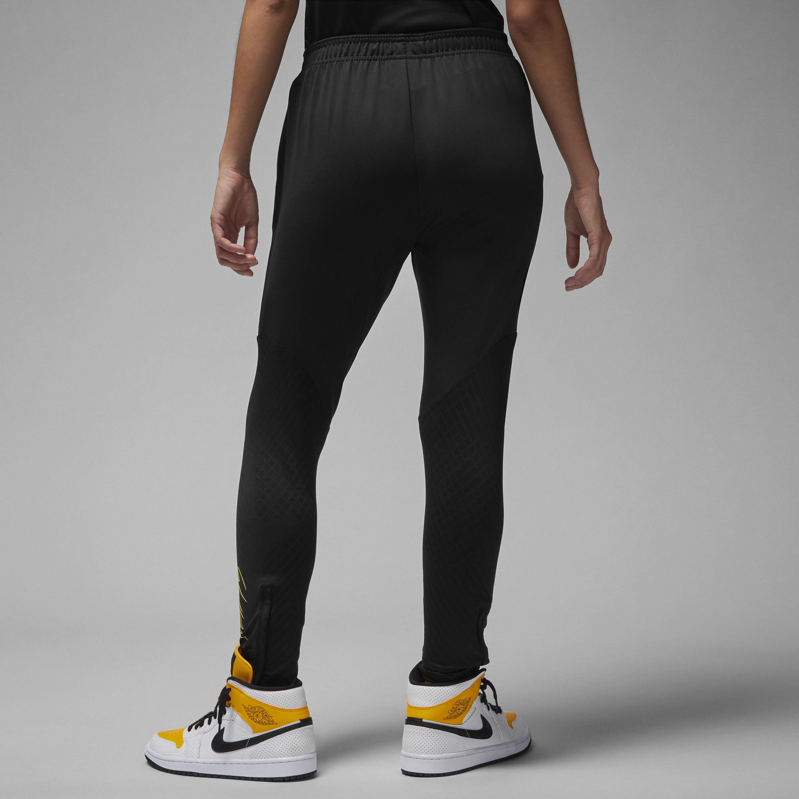 Paris Saint-Germain Strike image number 1