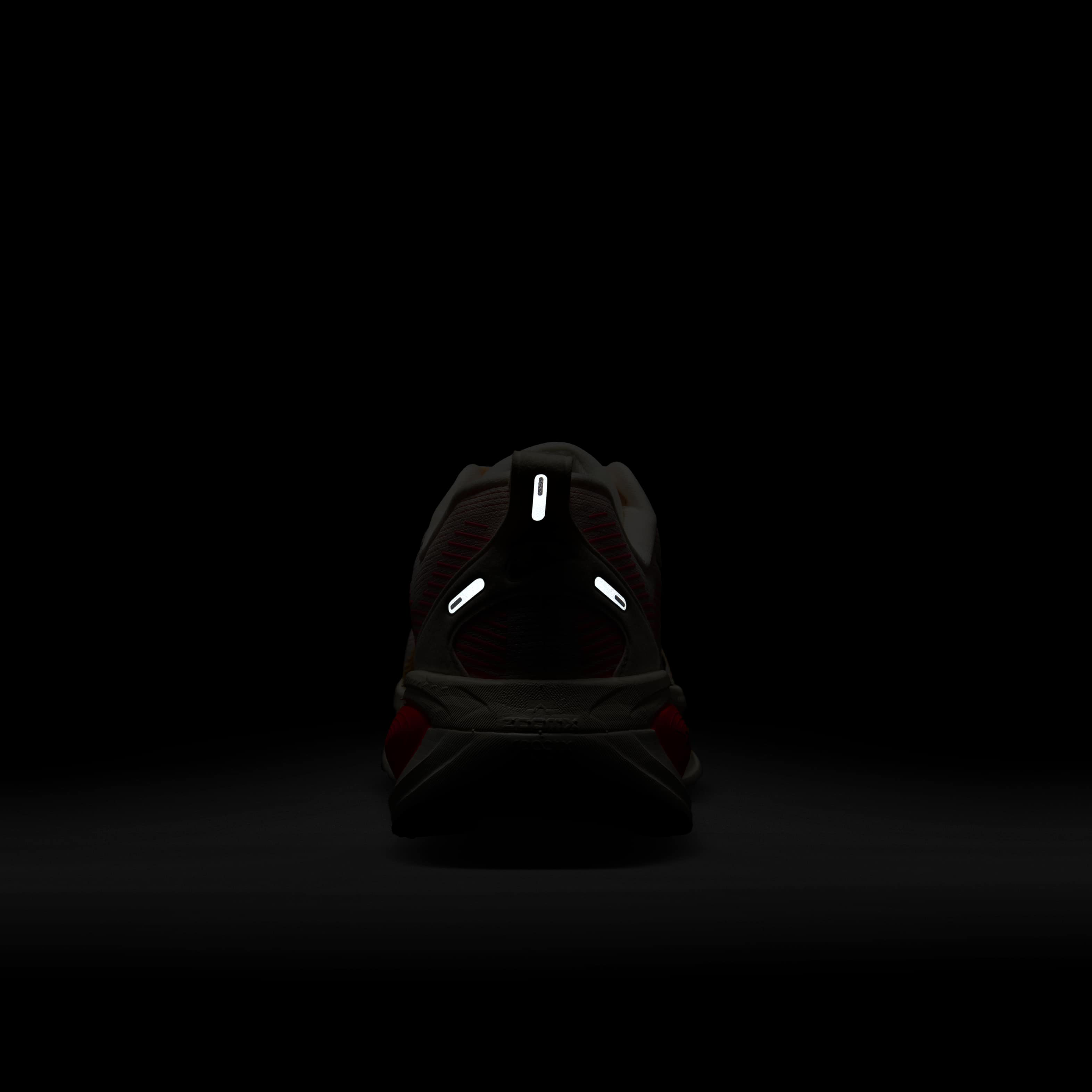 Nike Vomero 18 image number 8