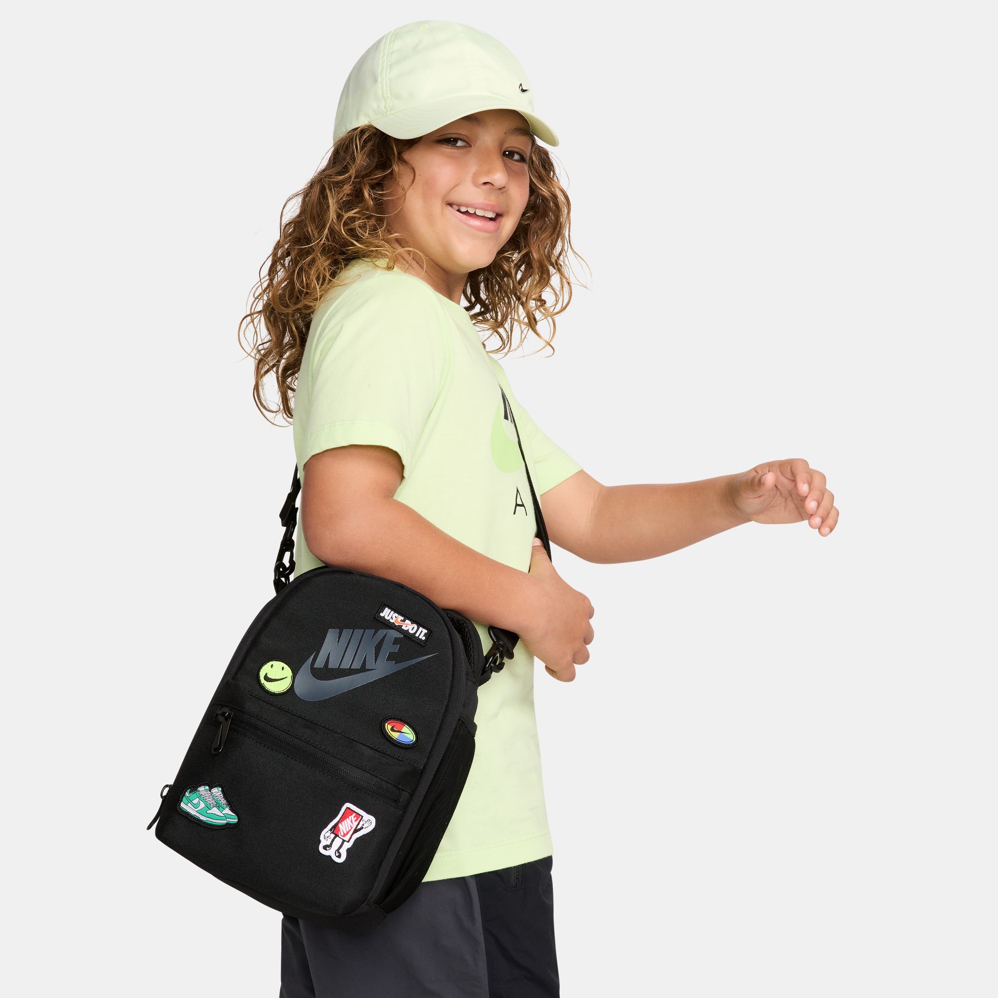 Buy Nike Patch Lunch Tote (4L) - Black | Nike Kuwait Official