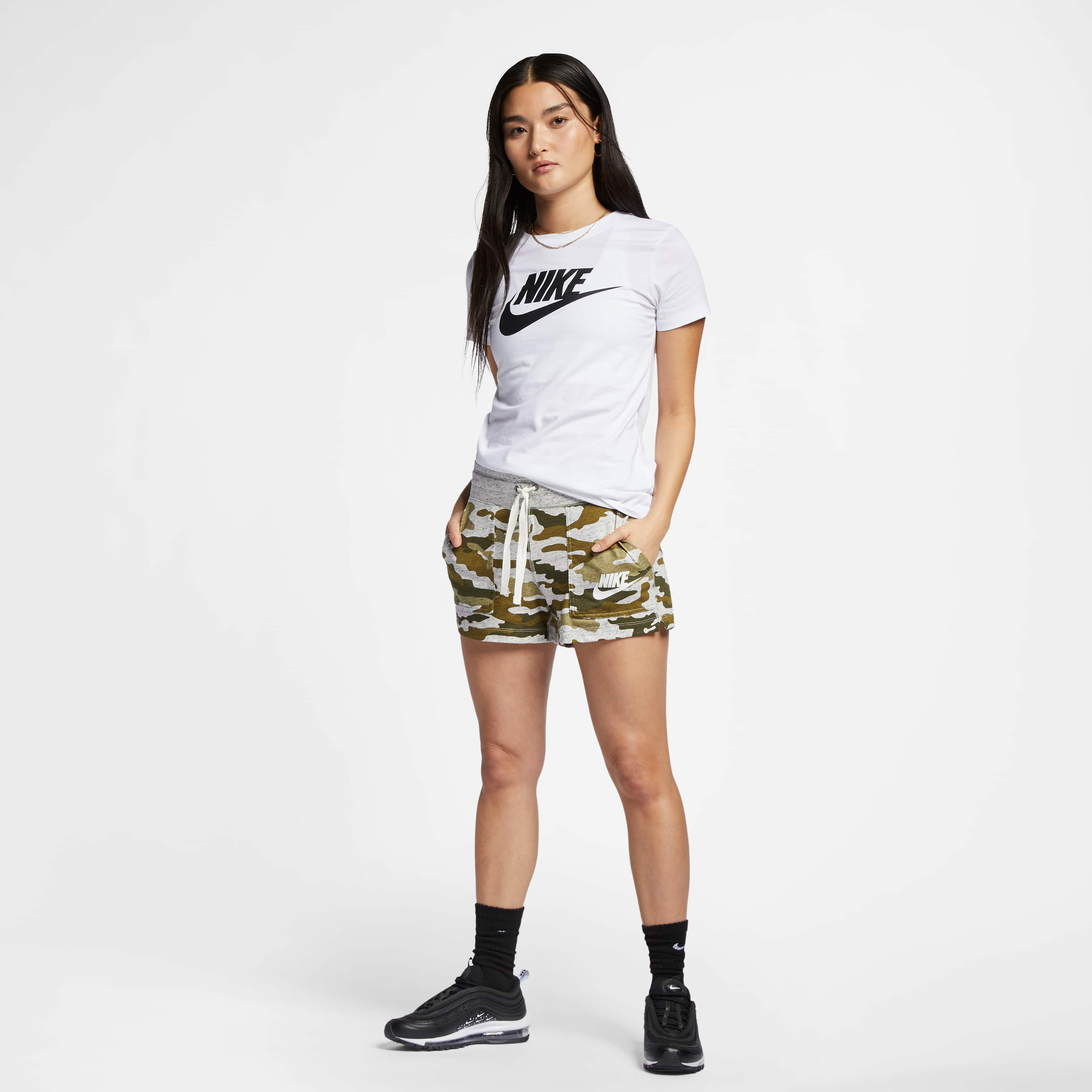 Nike Sportswear Essential image number 1