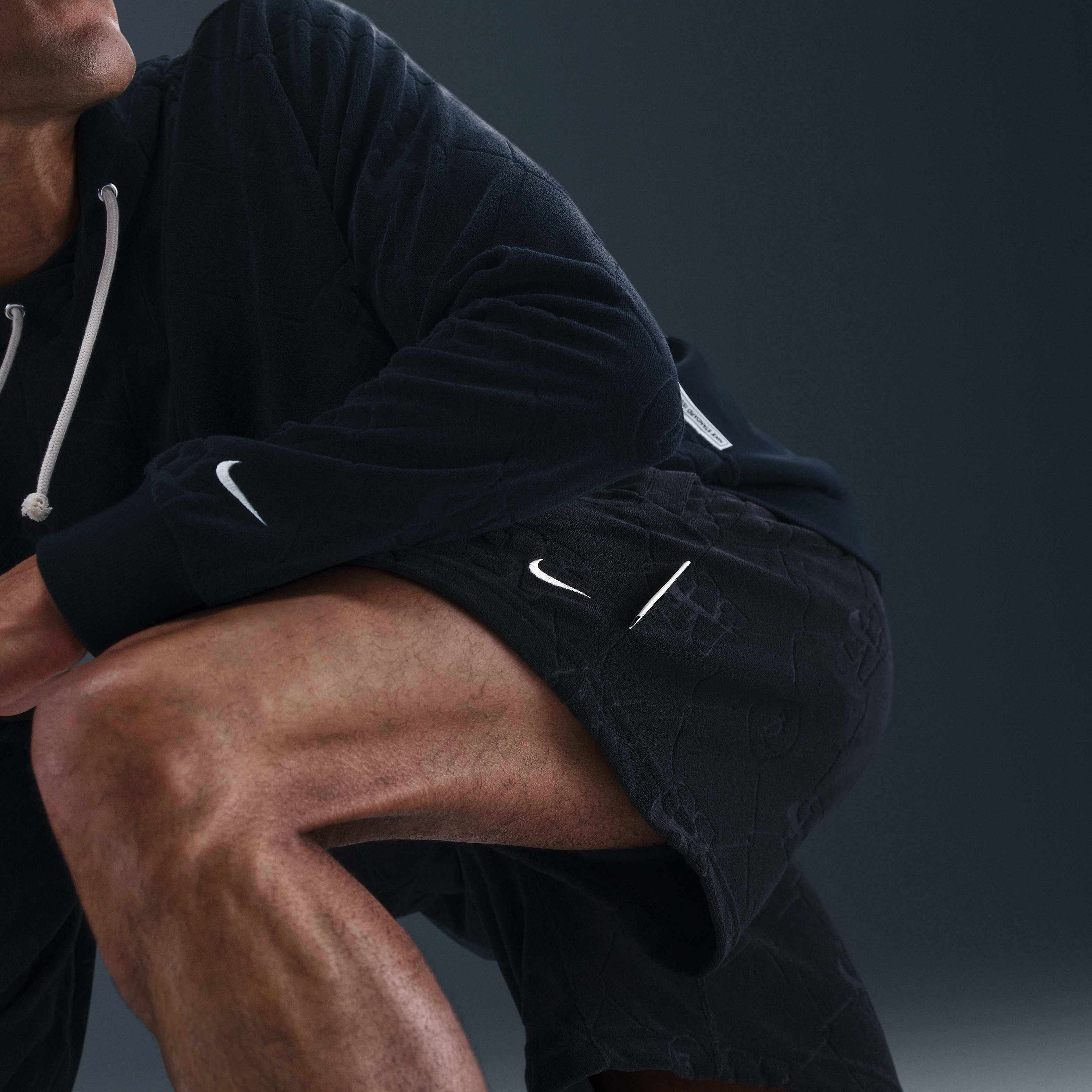 Nike Standard Issue image number 4