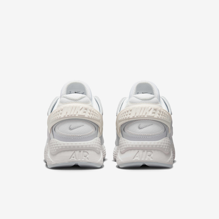 Nike Air Huarache Runner image number 6 Nike Air Huarache Runner image number 6