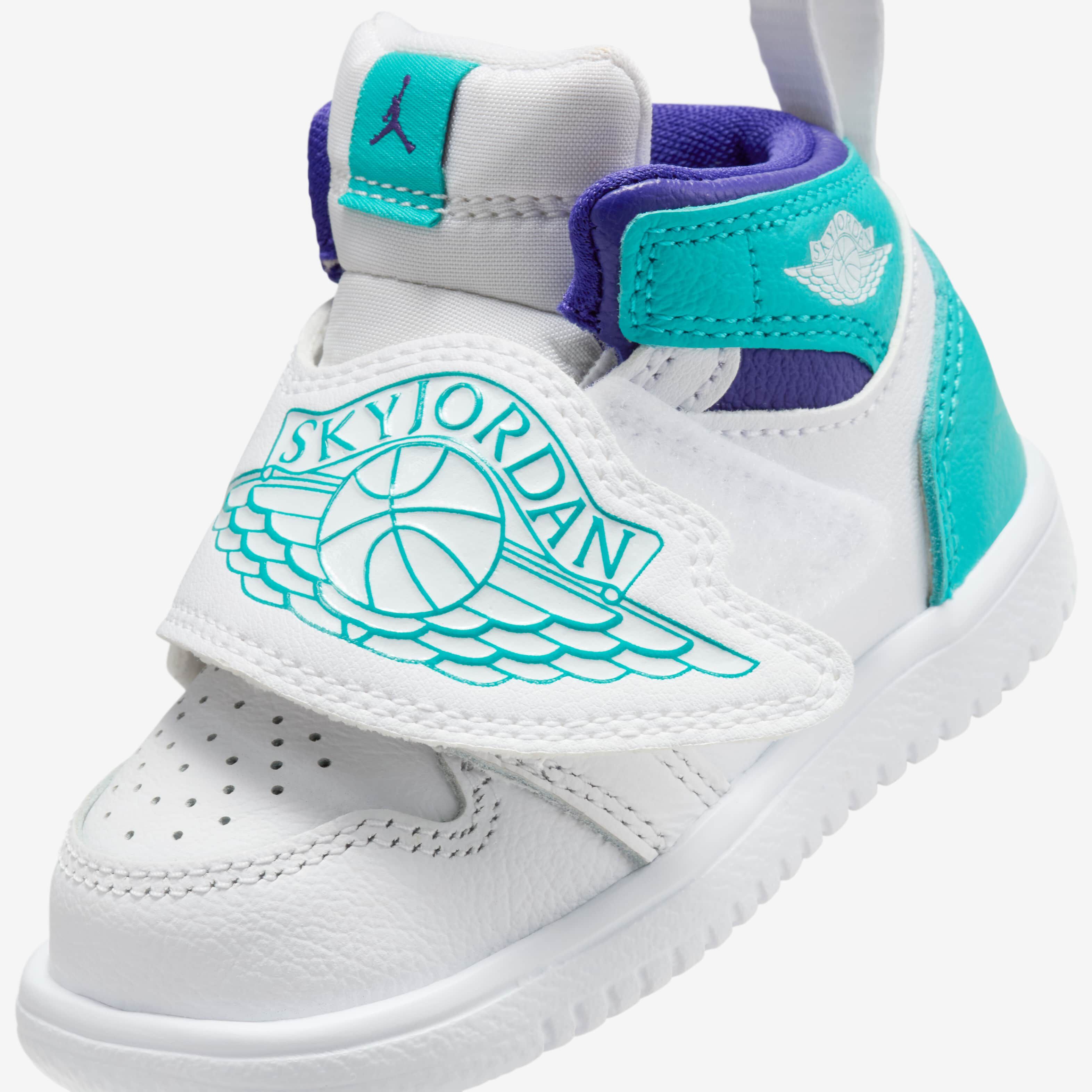 Sky Jordan 1 image number 6
