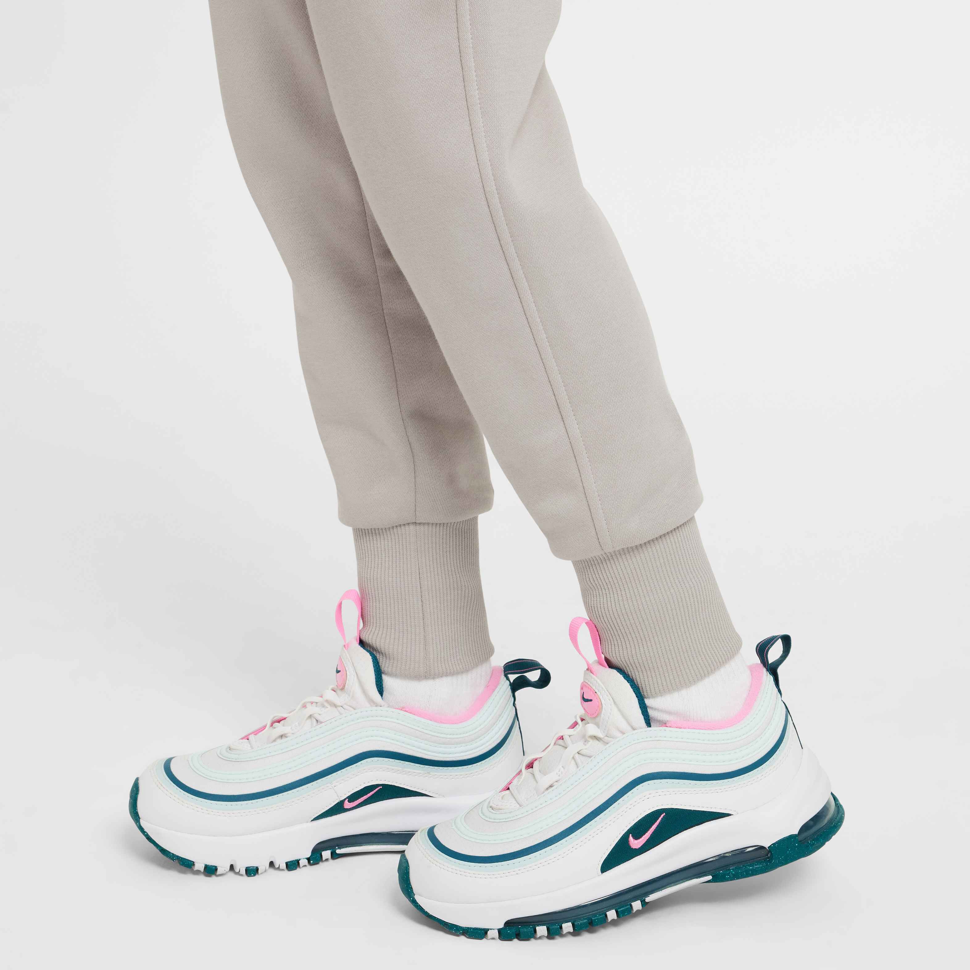 نايكي سبورتسوير كلوب فليس image number 5