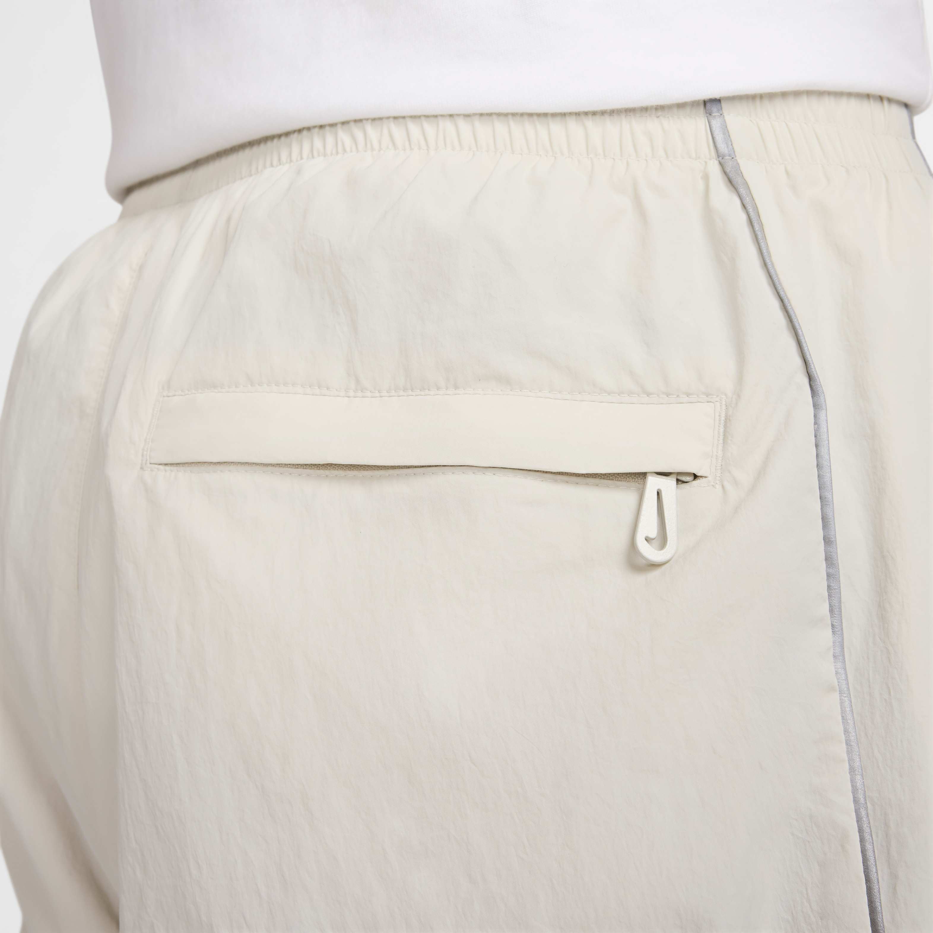 Nike Solo Swoosh image number 5