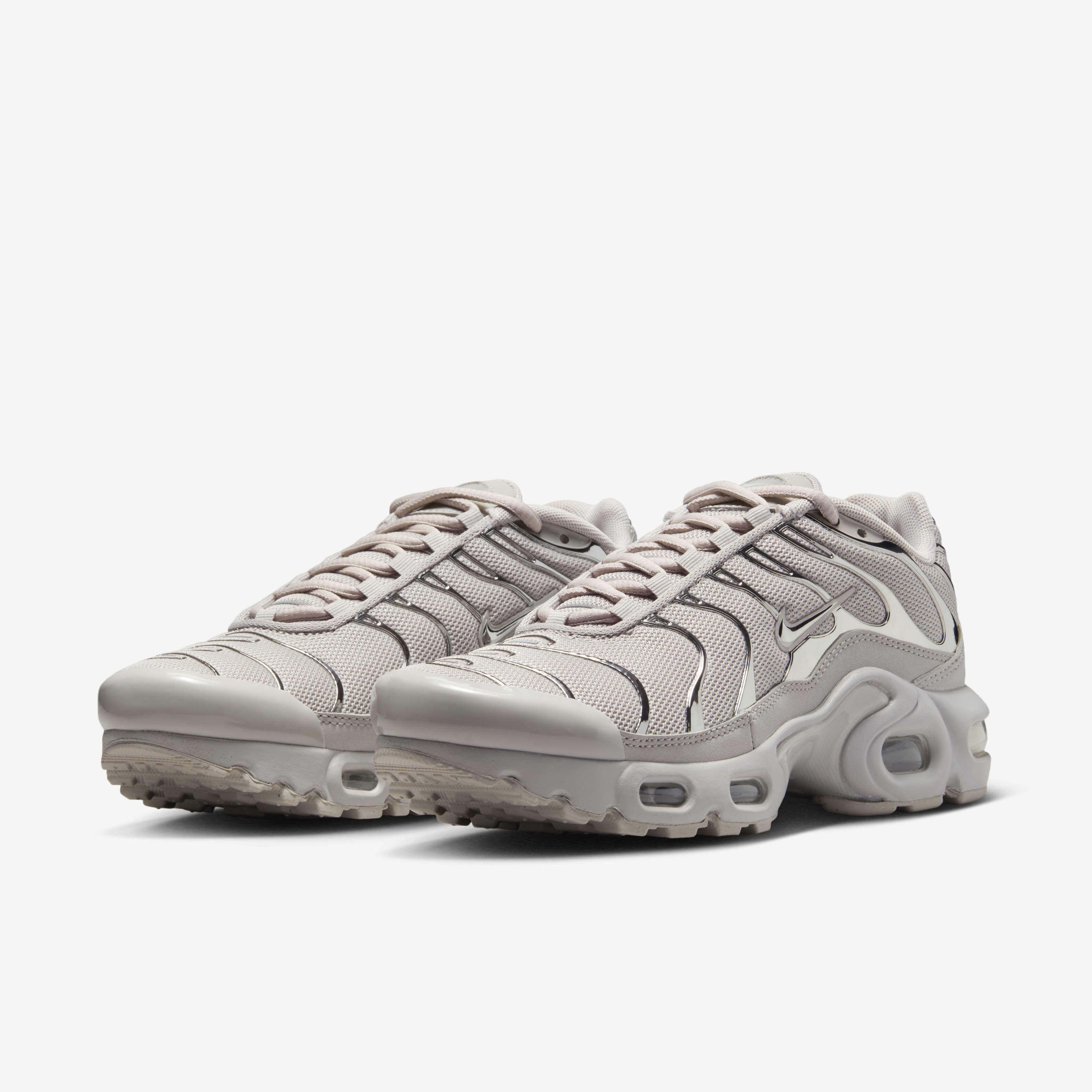 Nike Air Max Plus image number 4