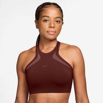 Nike Universa