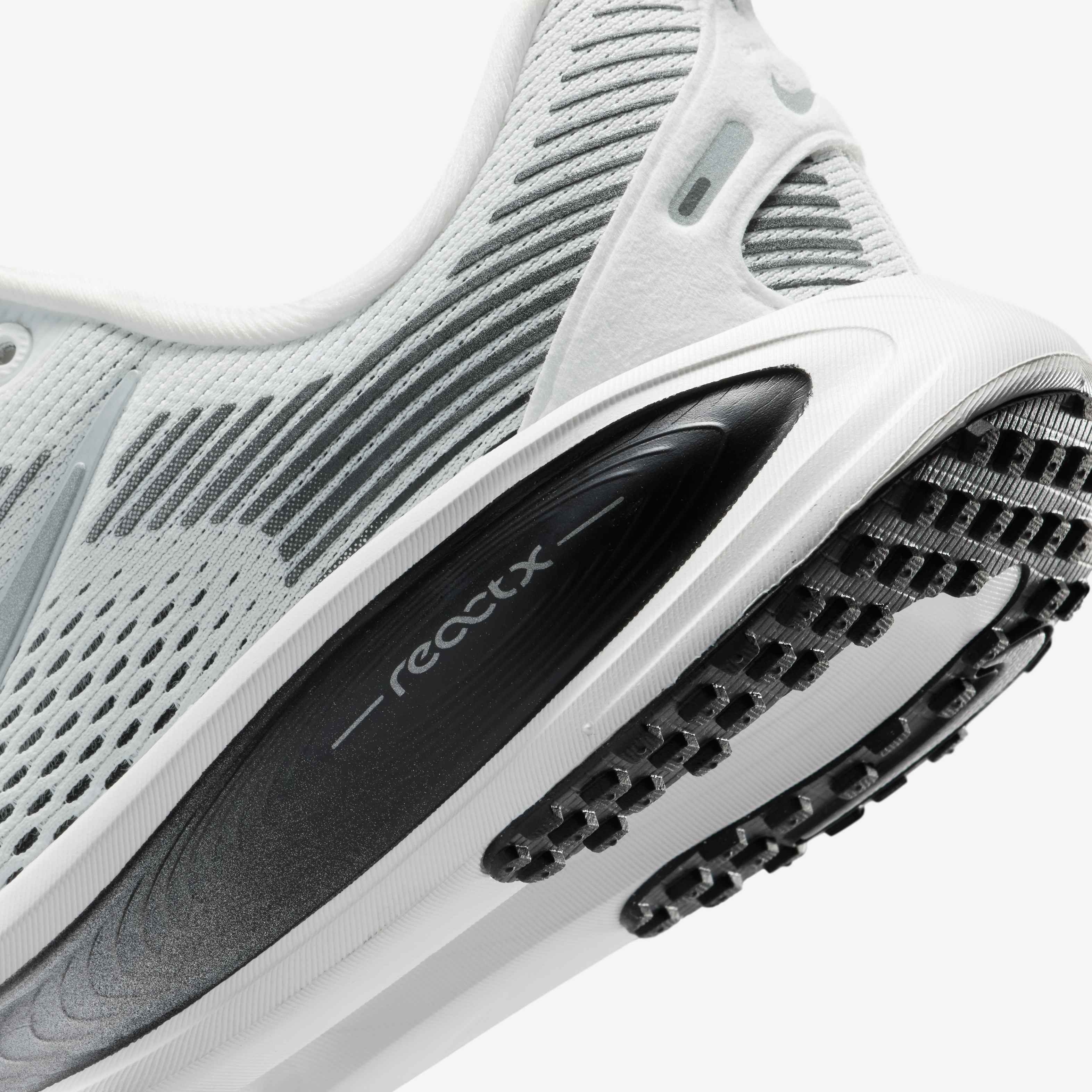 Nike Vomero 18 image number 7