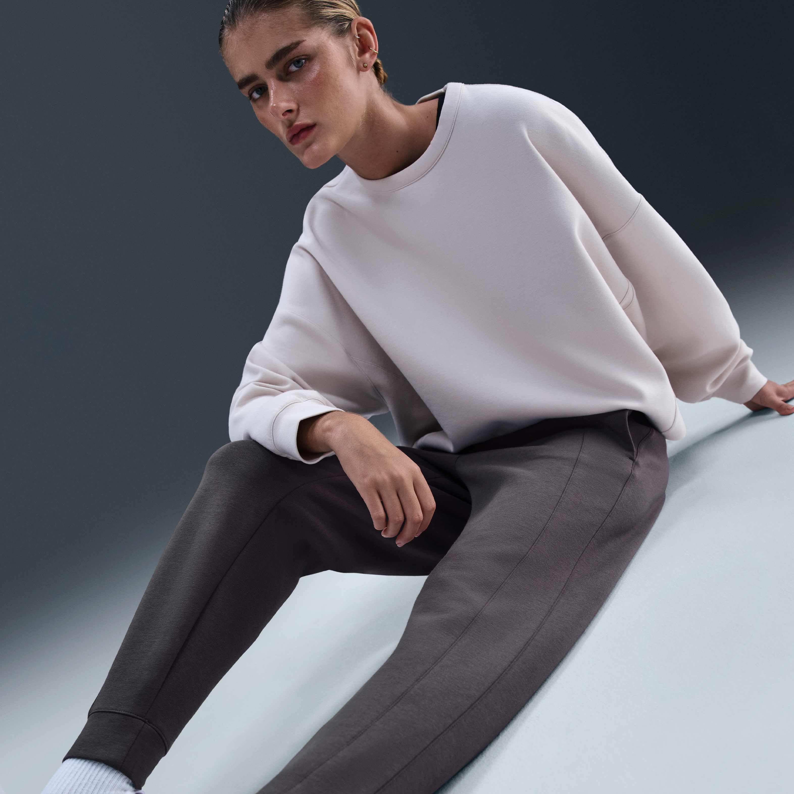 نايكي 24.7 امبوسبلي سوفت image number 4