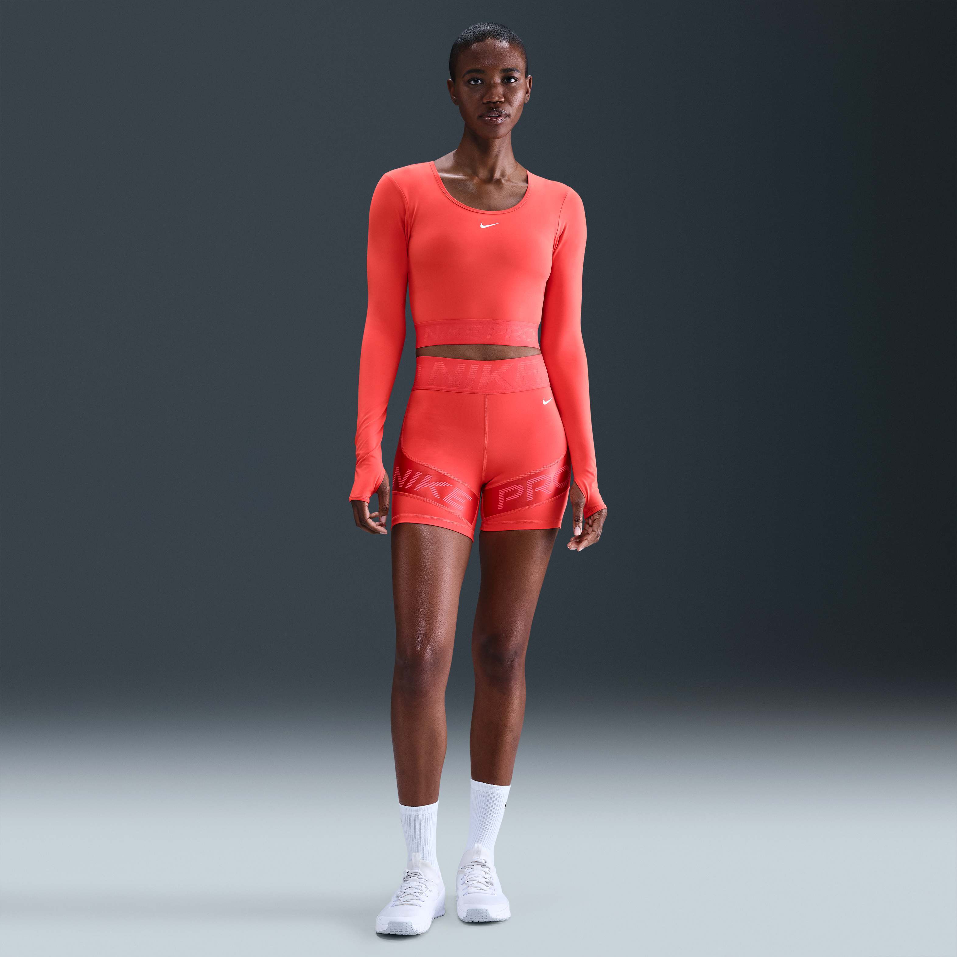 Nike Pro image number 3