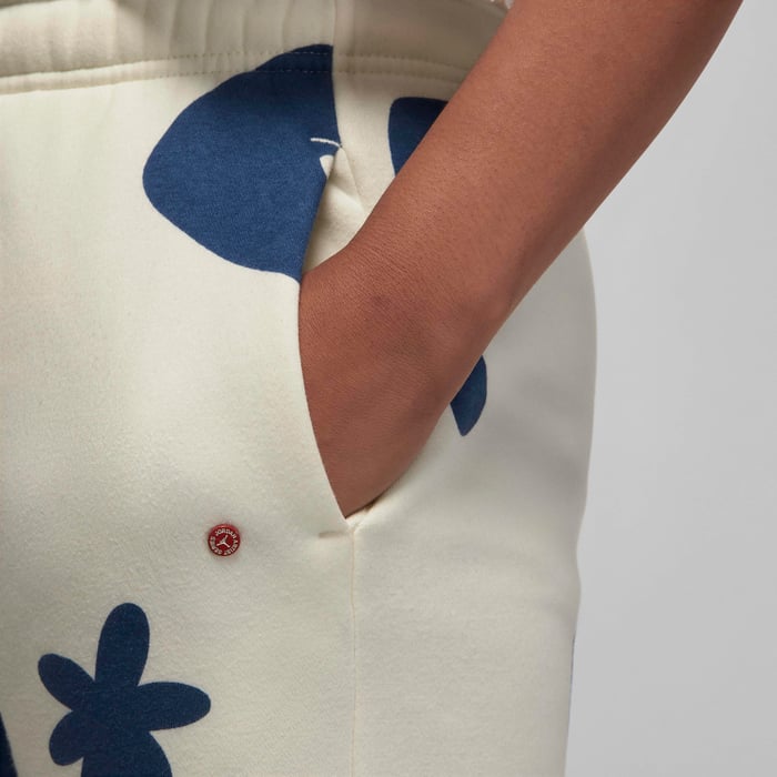 Jordan Artist Series by Mia Lee image number 2 Jordan Artist Series by Mia Lee image number 2