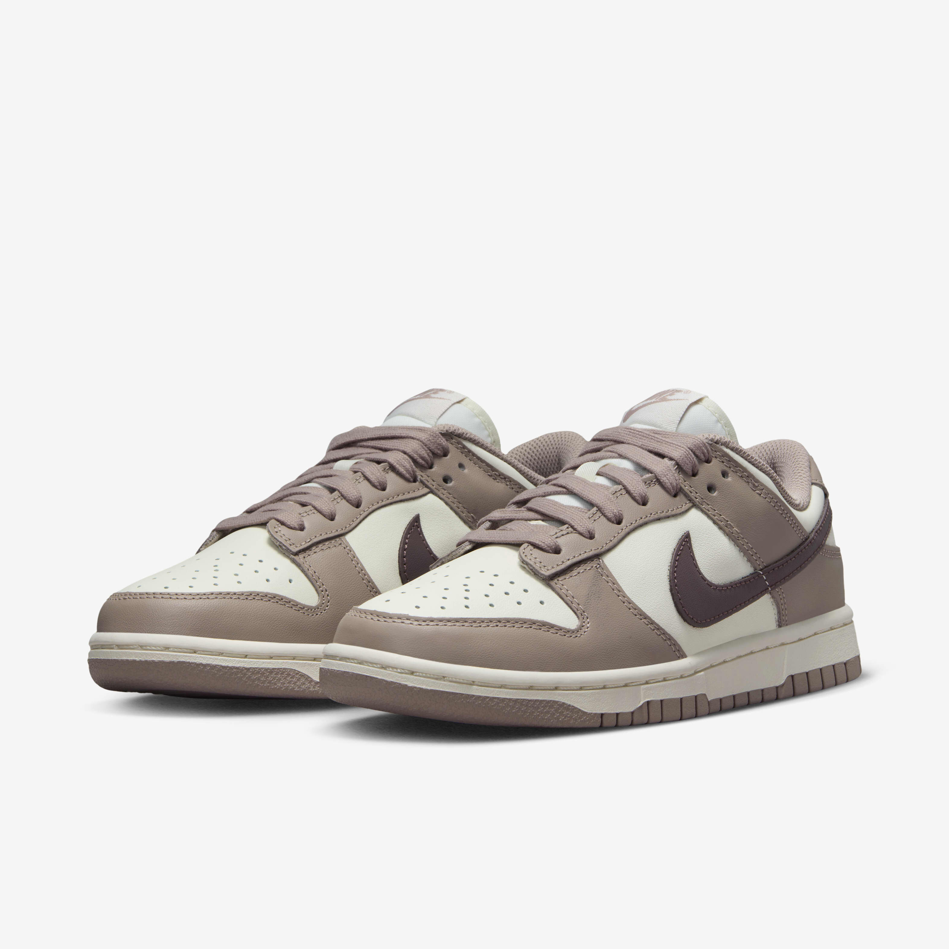 Nike Dunk Low image number 4