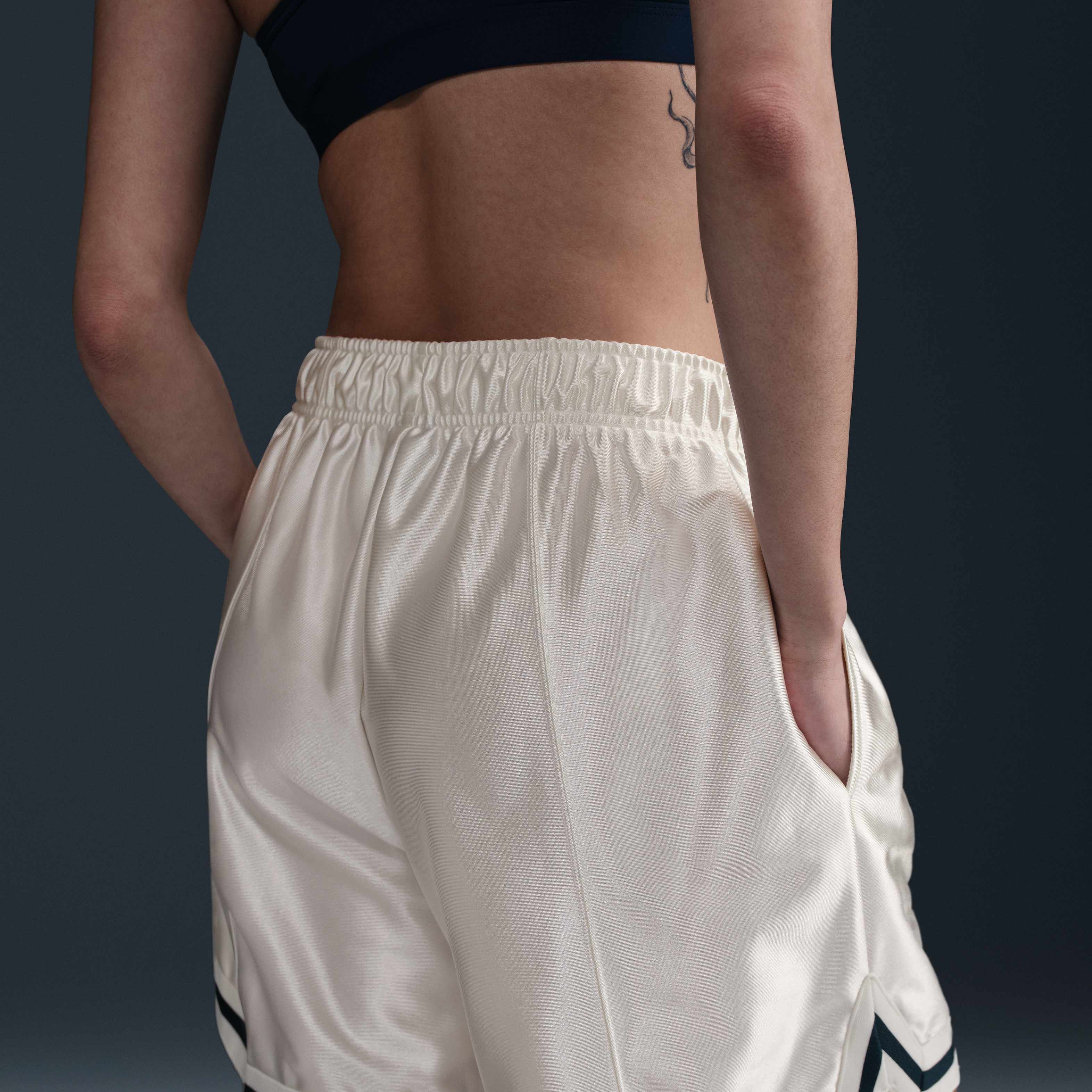ショートパンツ NIKE Woman Short White HJ0163 133 Sportswear Street Satin Short White - Urban Jungle
