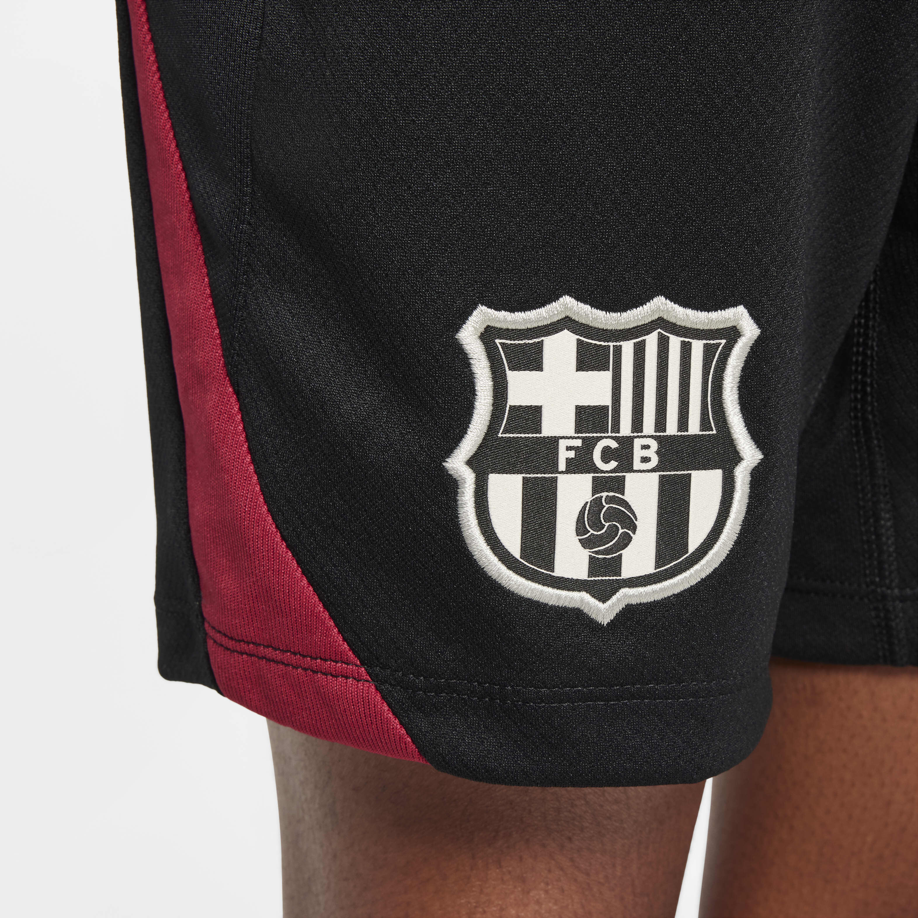 برشلونة سترايك image number 6