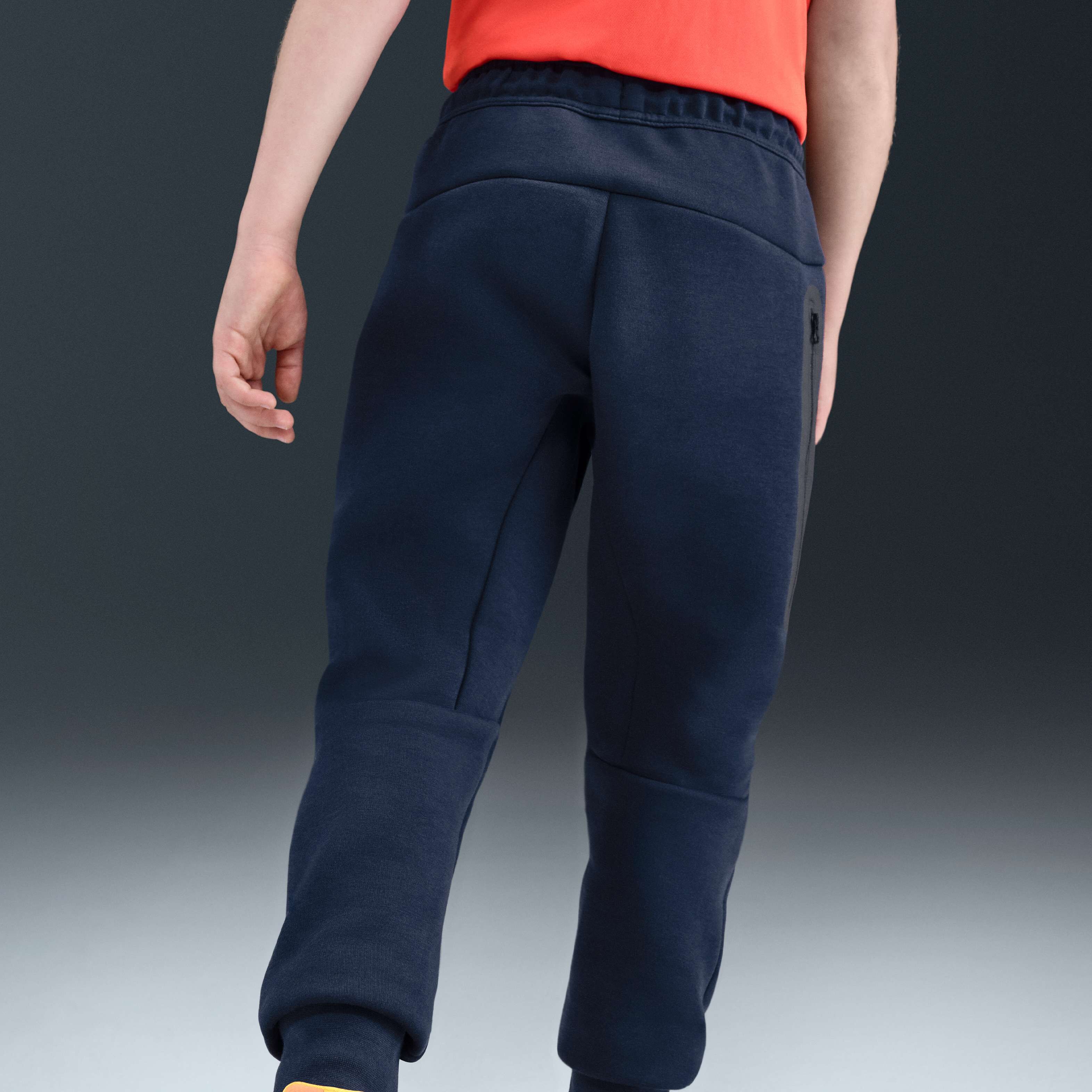 Nike Sportswear Tech Fleece image number 2