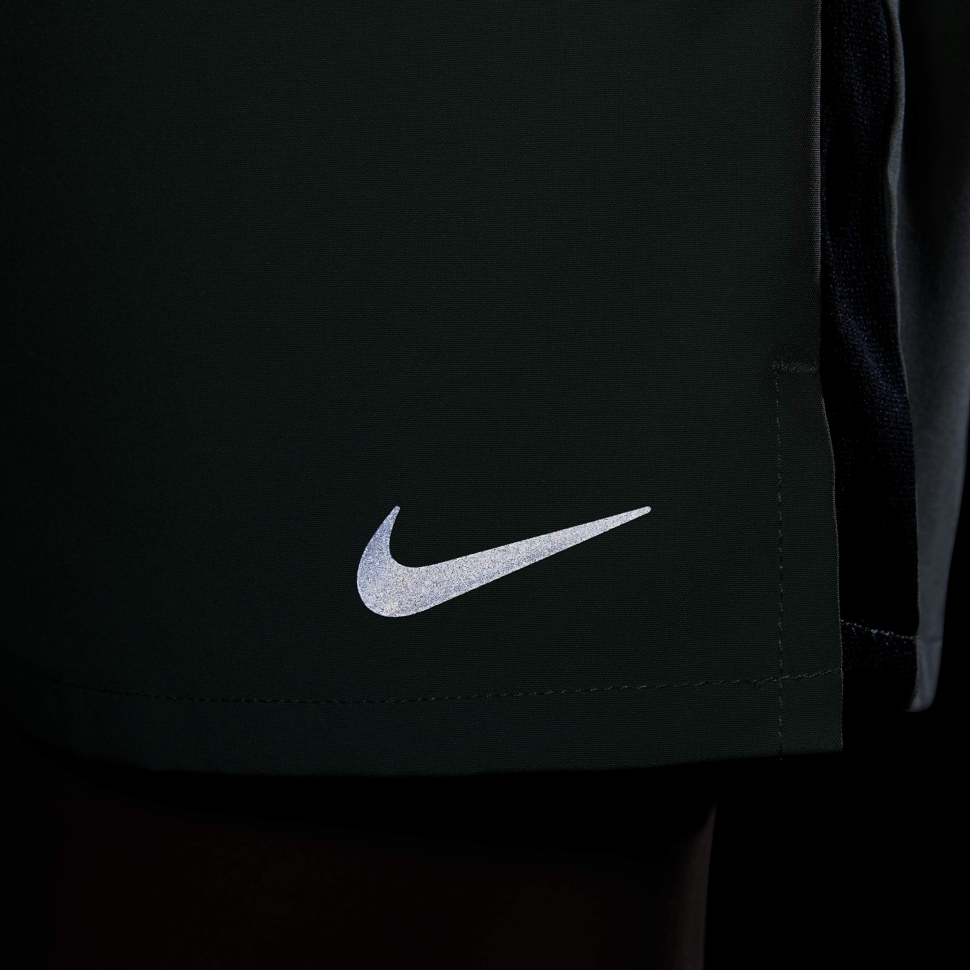 Nike Dri-FIT Challenger image number 9