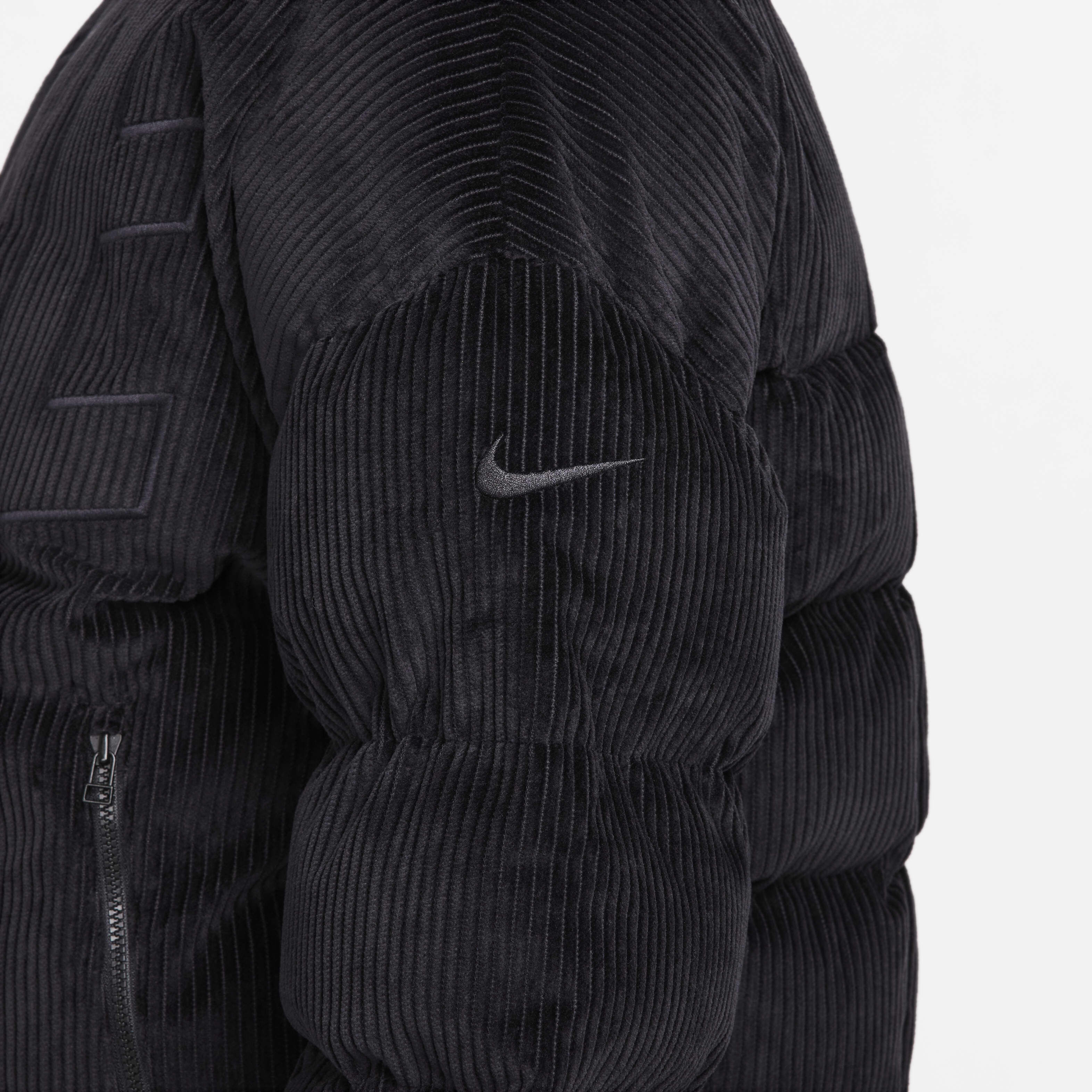 Nike Sportswear Essential image number 4