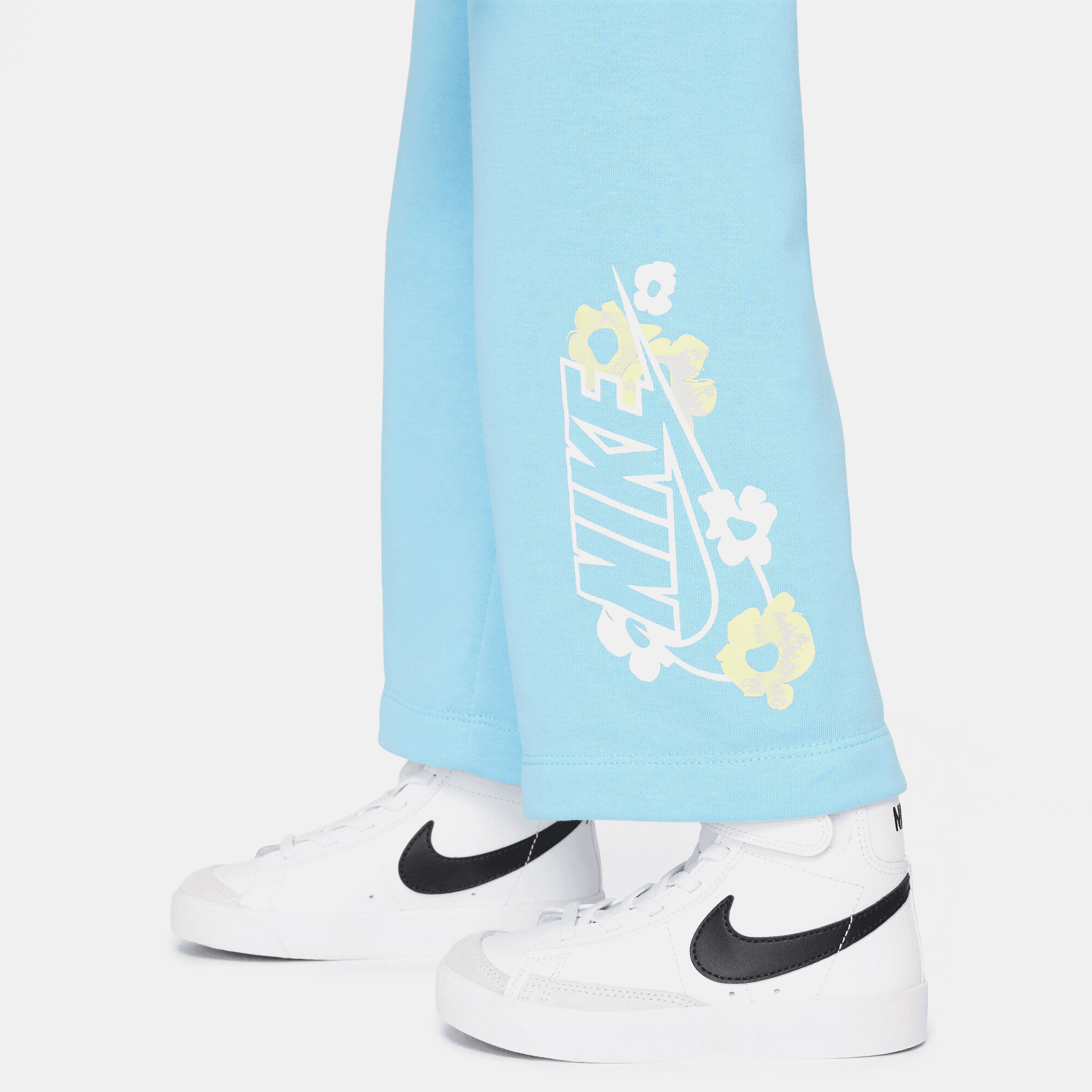 Nike Floral French Terry image number 2