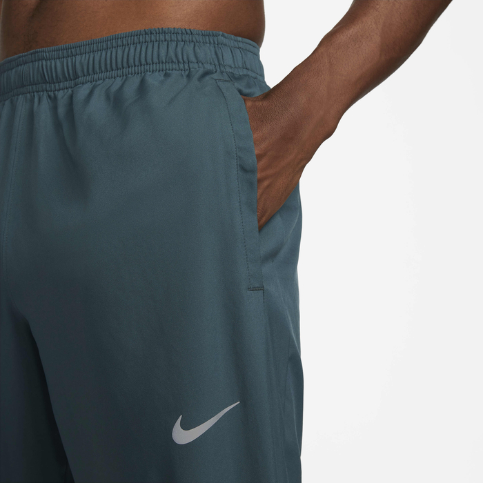 Nike Dri-FIT Challenger image number 2 Nike Dri-FIT Challenger image number 2