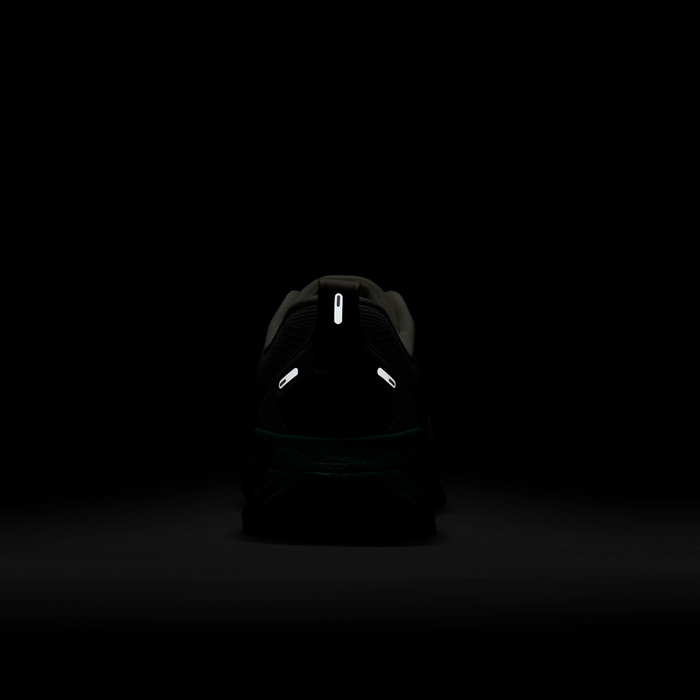 نايكي فوميرو 18 image number 8 نايكي فوميرو 18 image number 8