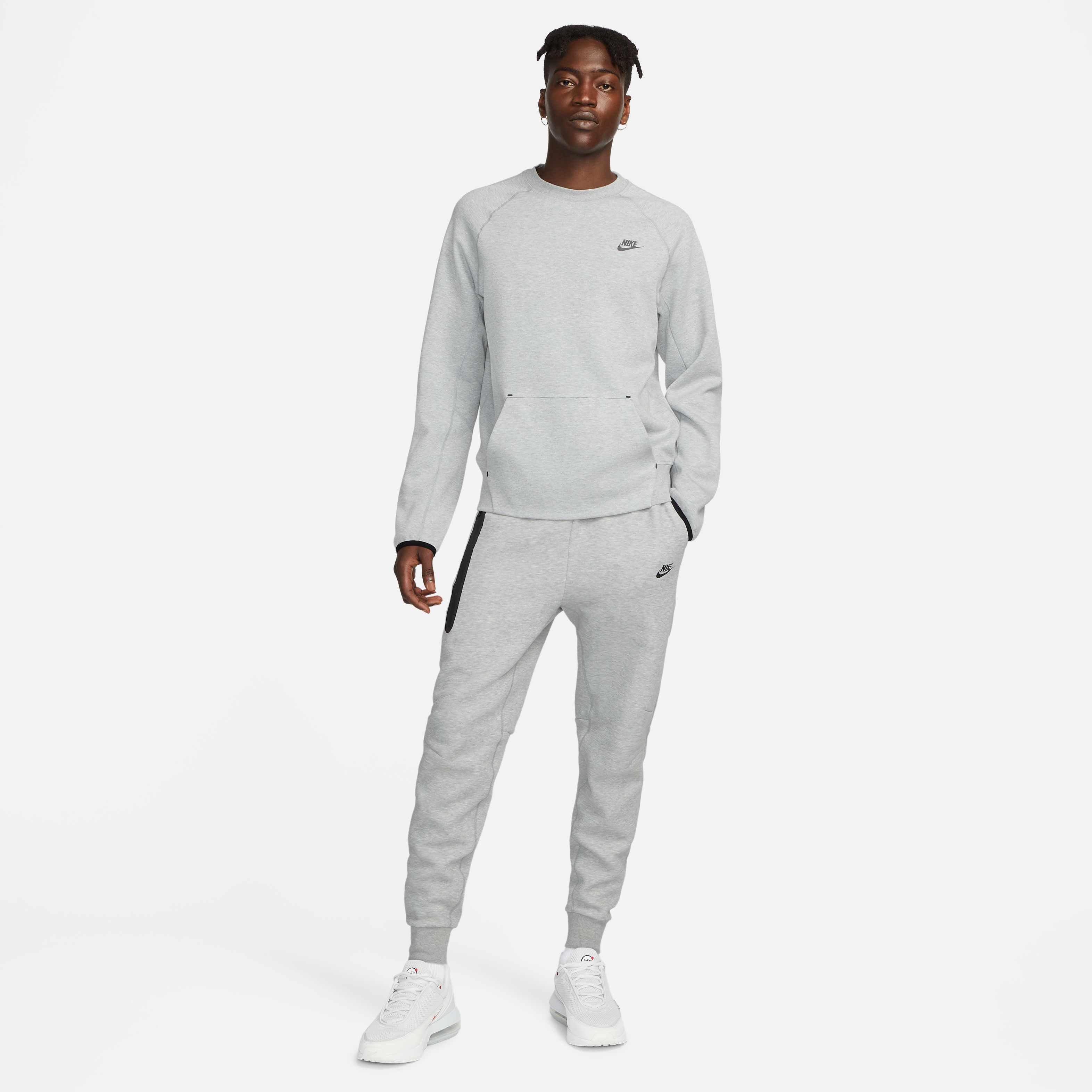 grey nike sweatpants and sweatshirt