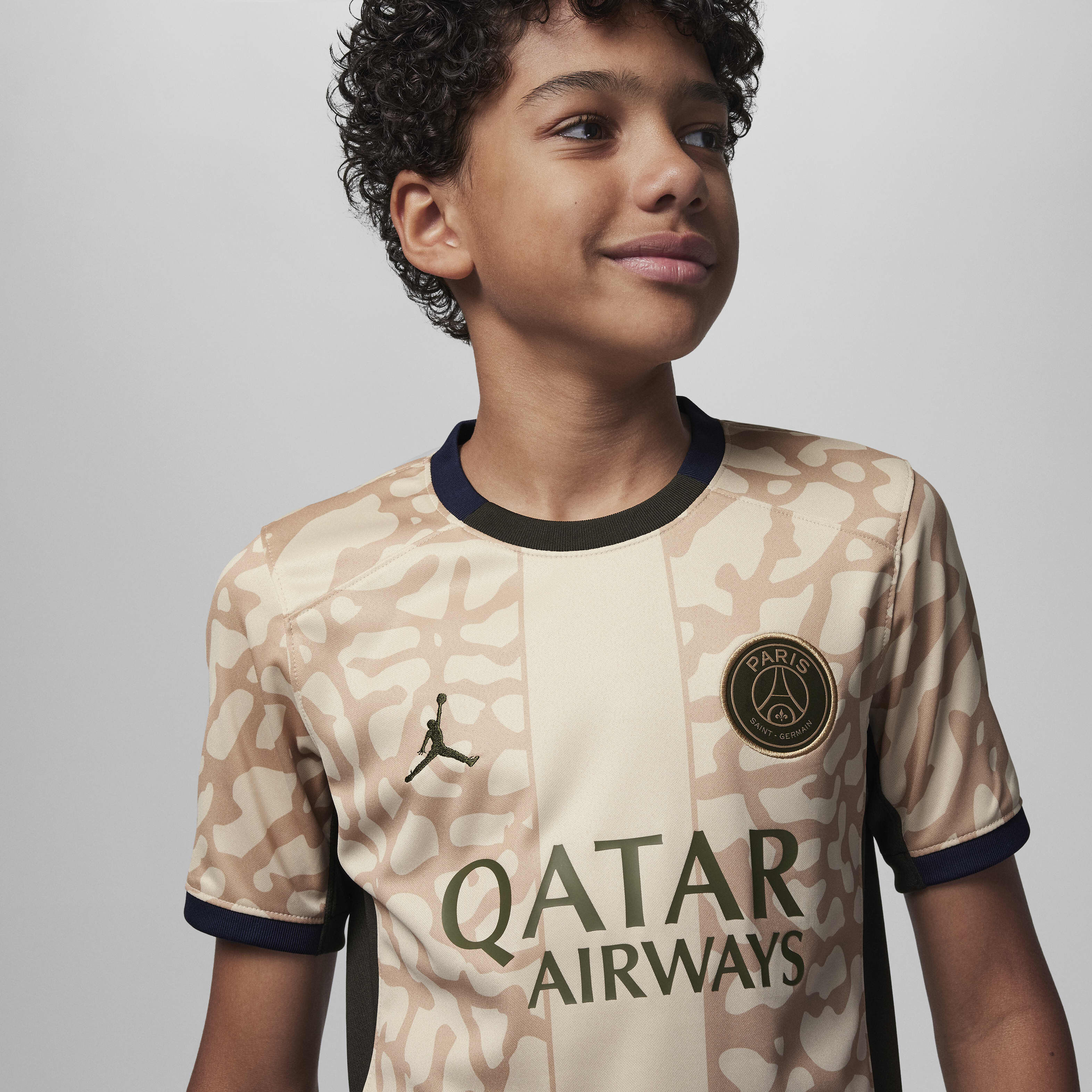 باريس سان جيرمان 2023/24 ستيديوم البديل image number 2