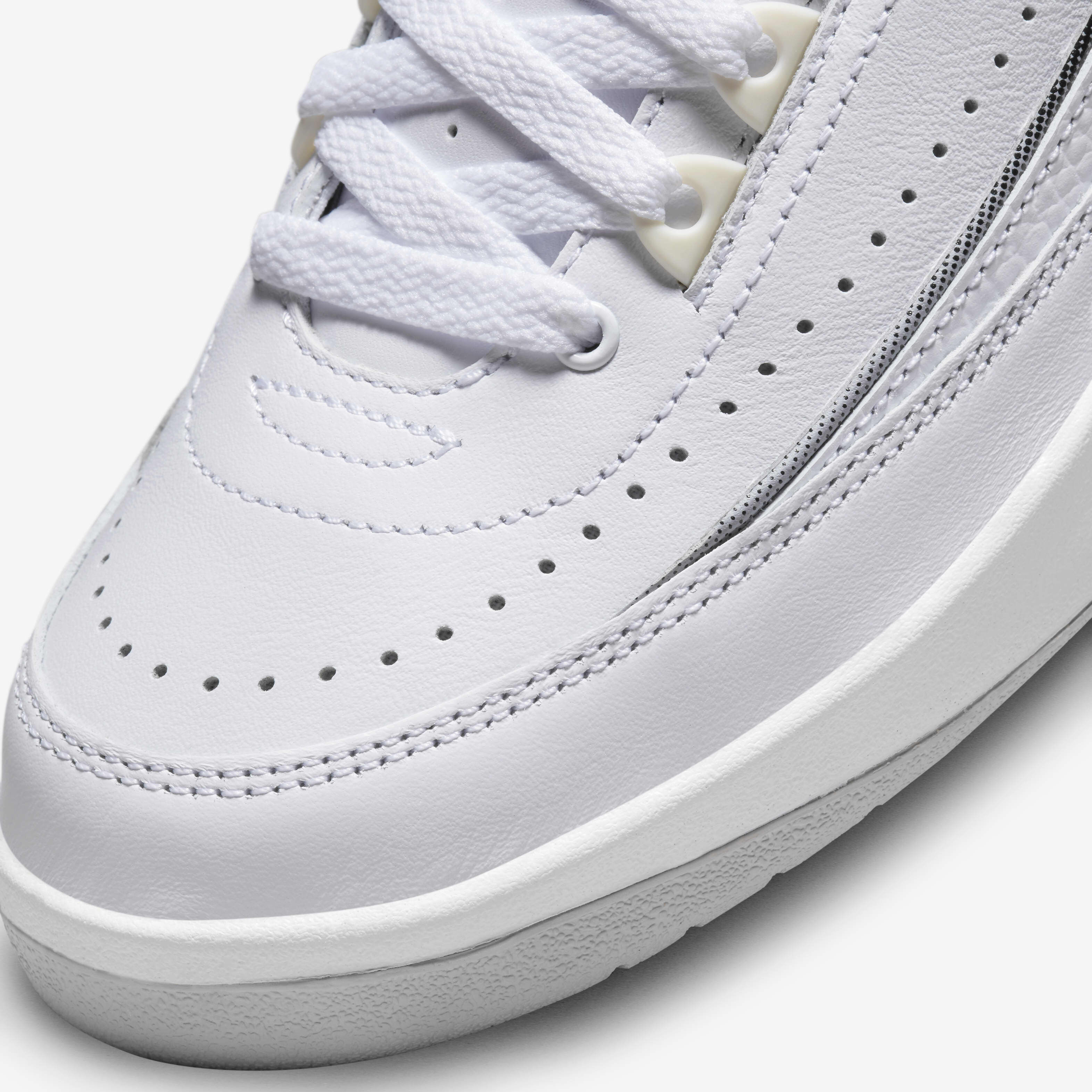 Air Jordan 2 Retro image number 6