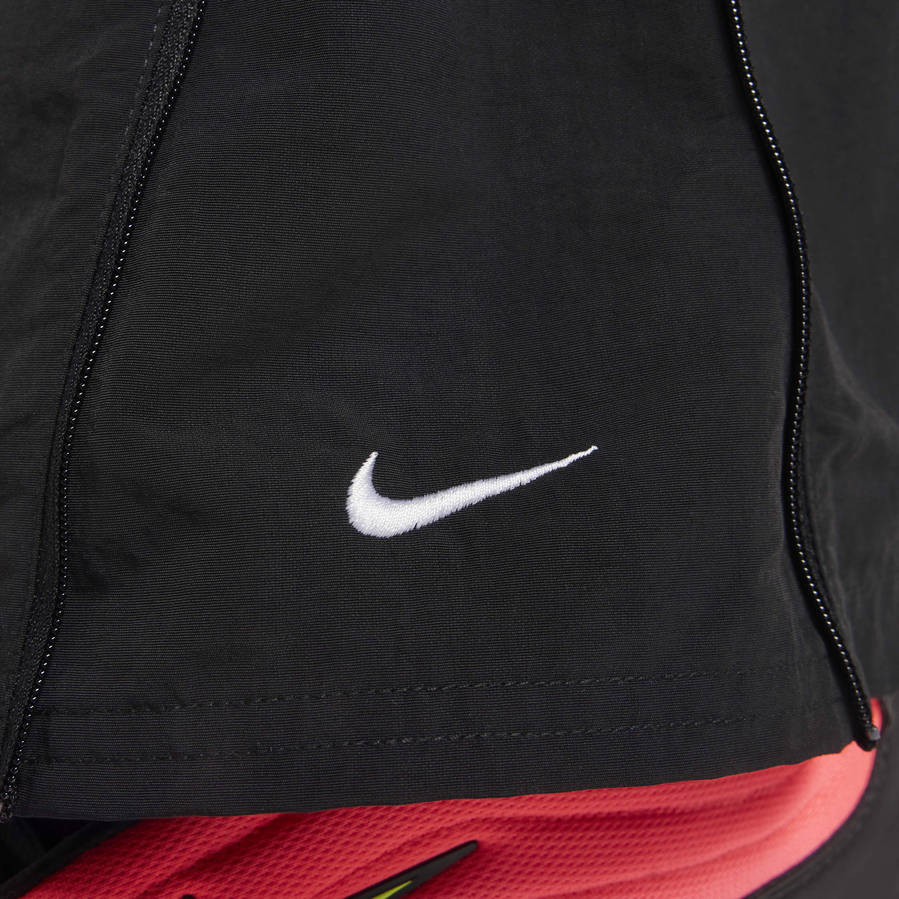 Nike Sportswear Essential image number 4