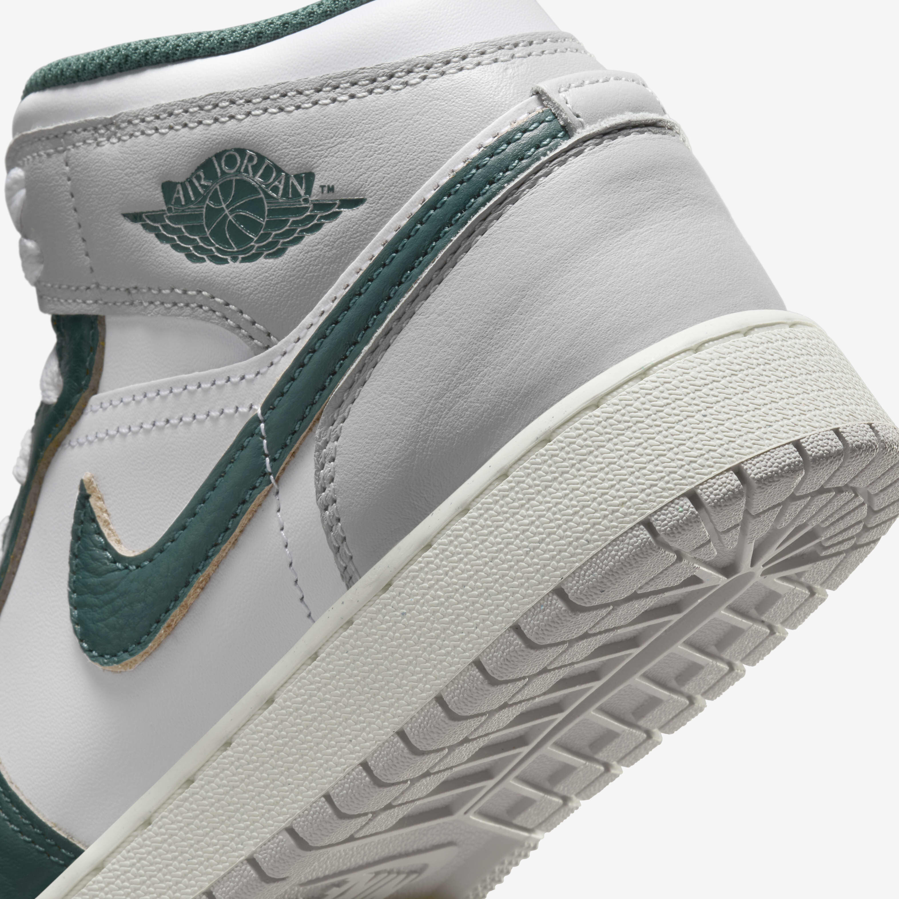 Air jordan 1 mid mystic green top