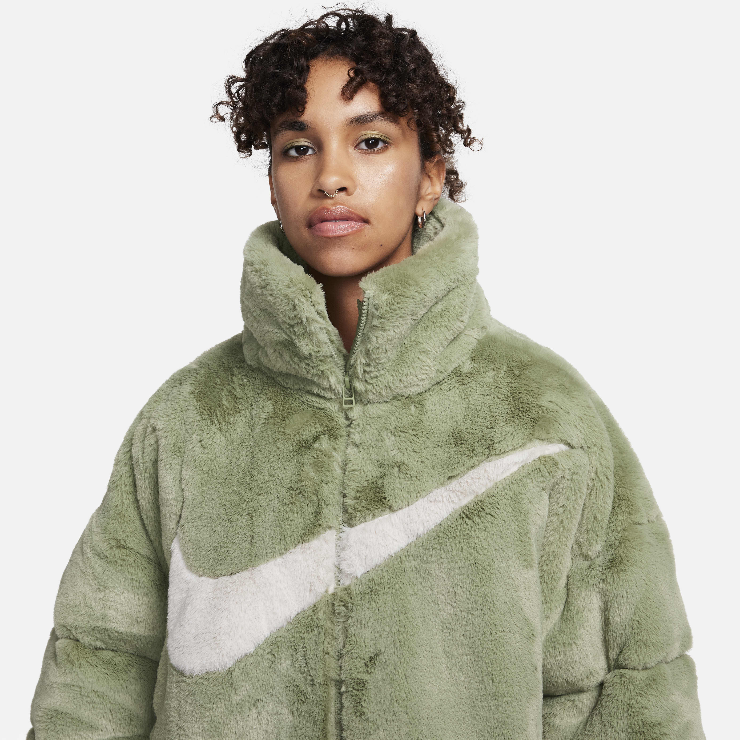 Nike Sportswear Essential image number 2