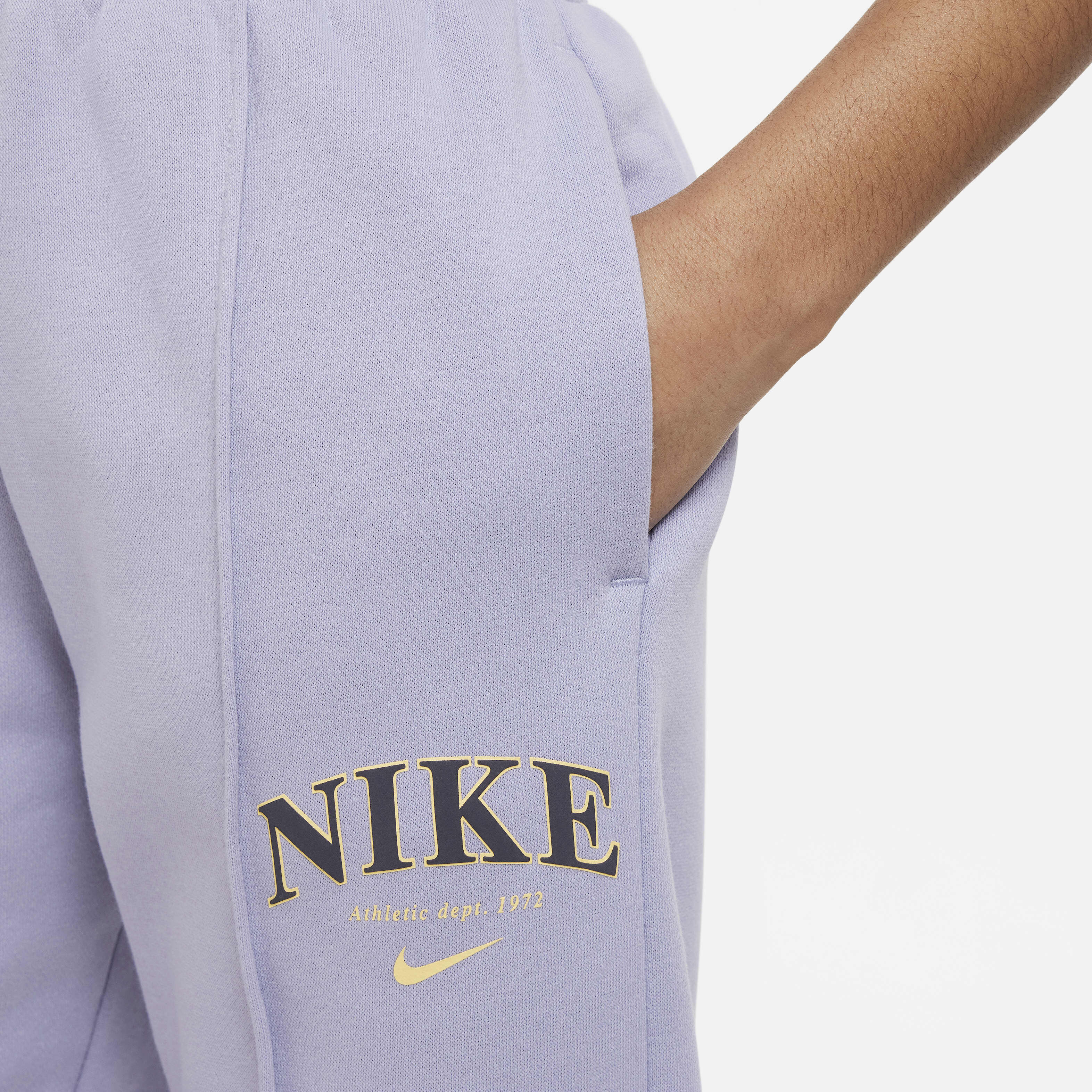 نايكي سبورتسوير تريند image number 3