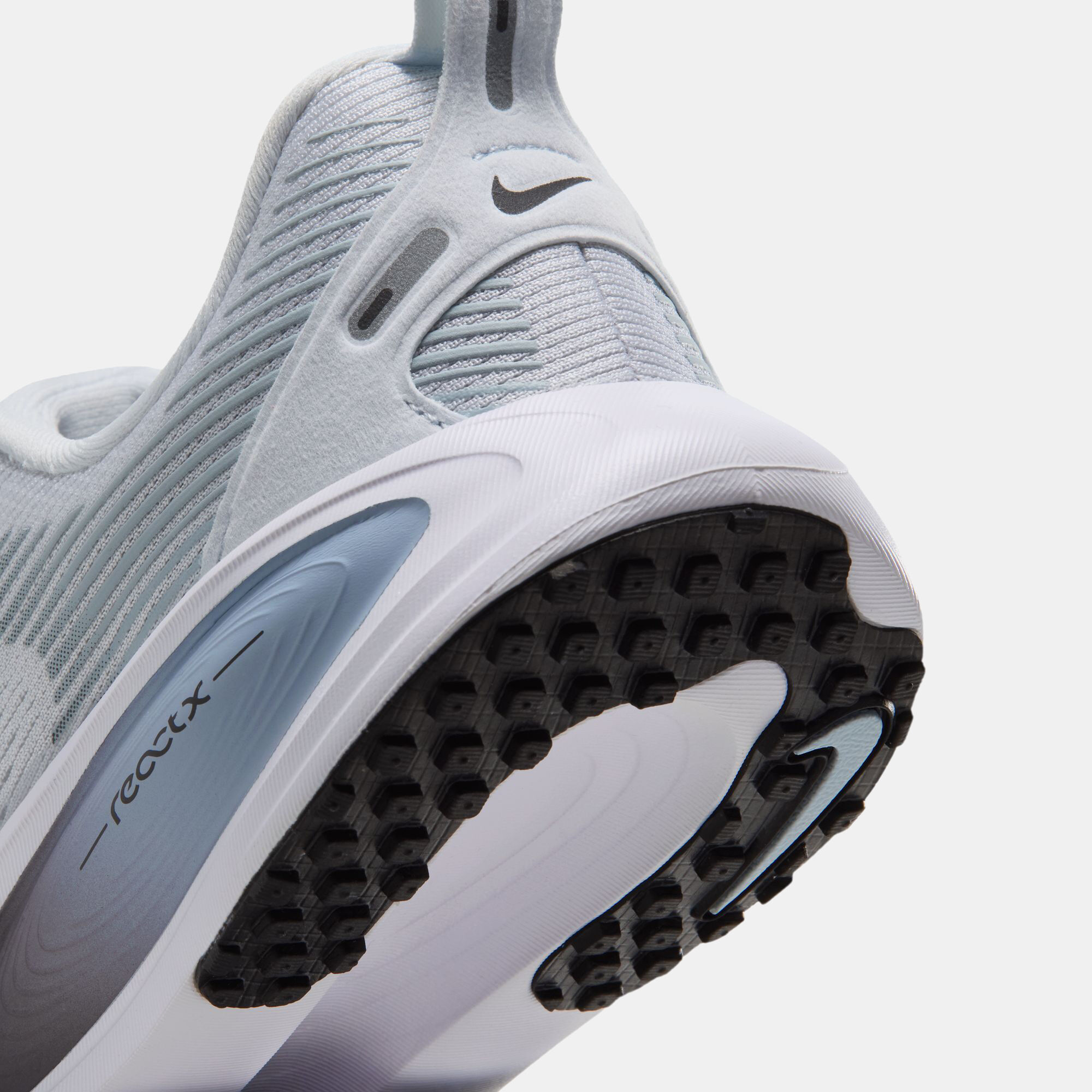 Nike Vomero 18 image number 10
