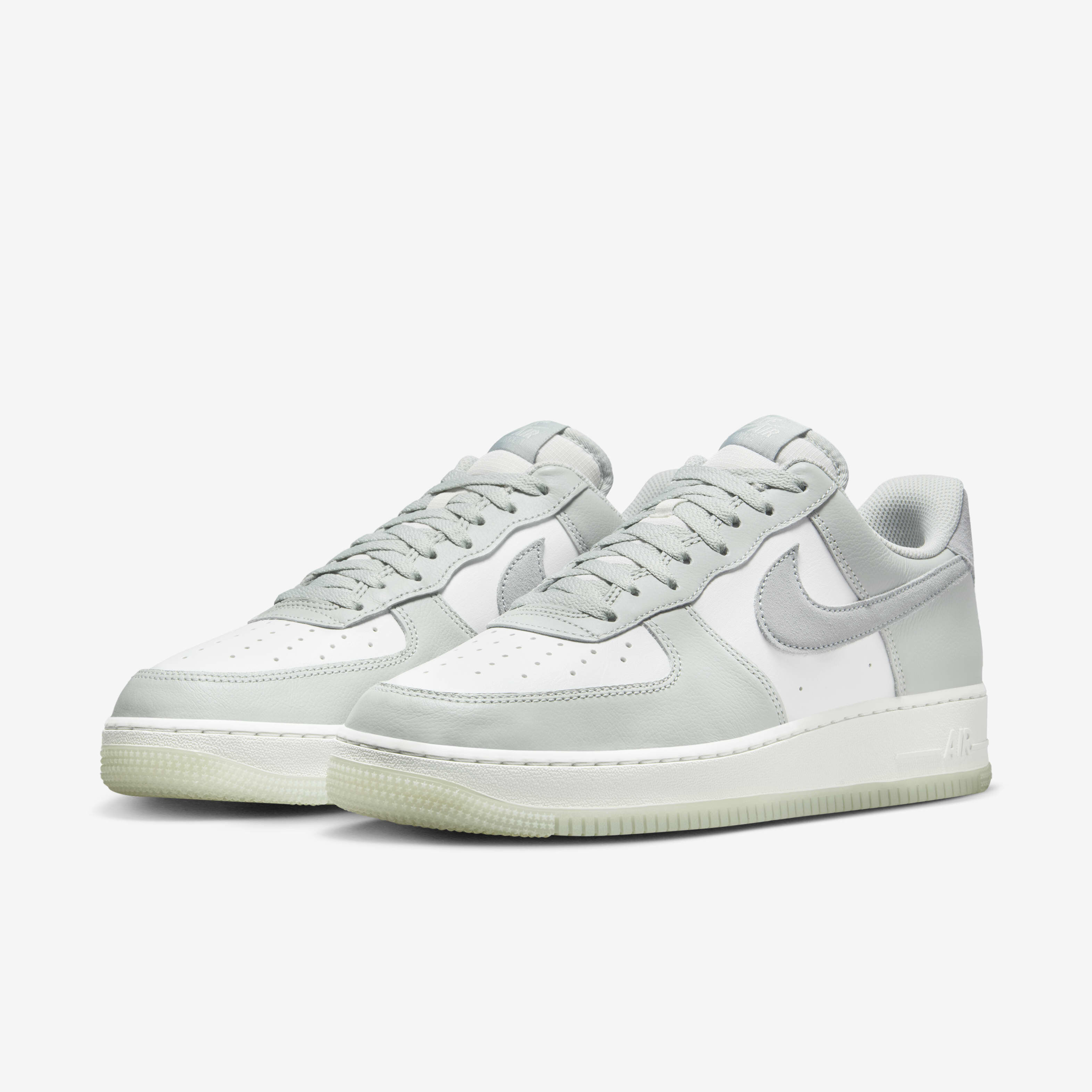Nike Air Force 1 '07 LV8 image number 4