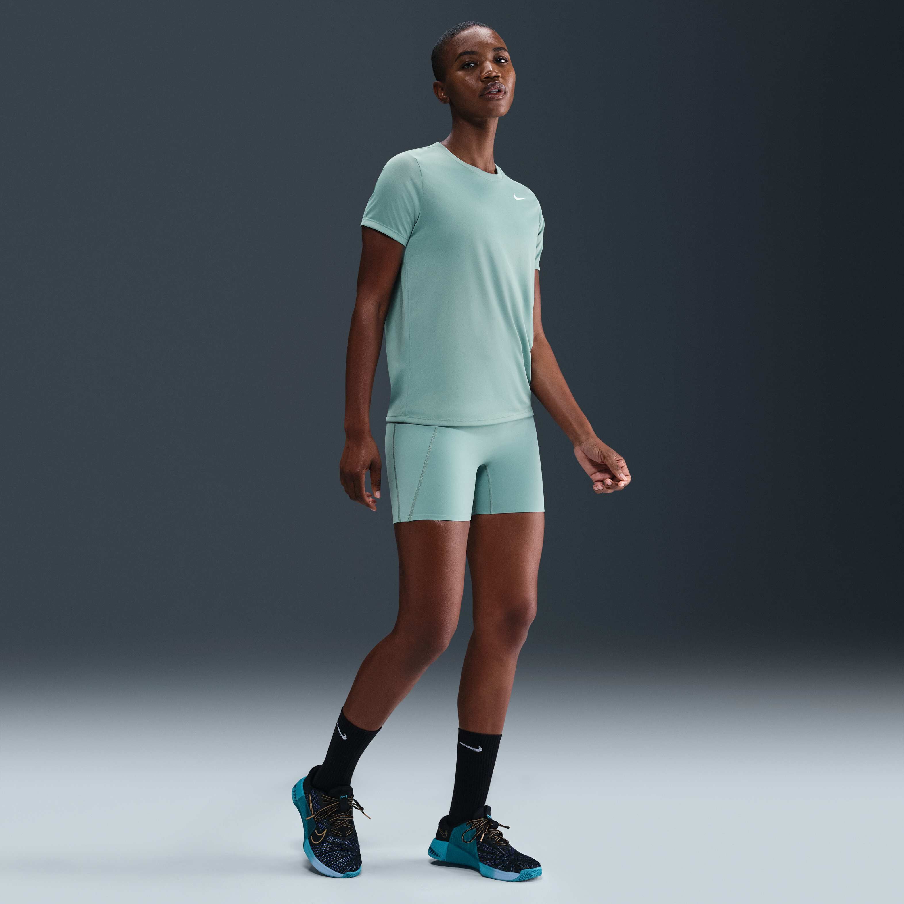 Nike Universa image number 0