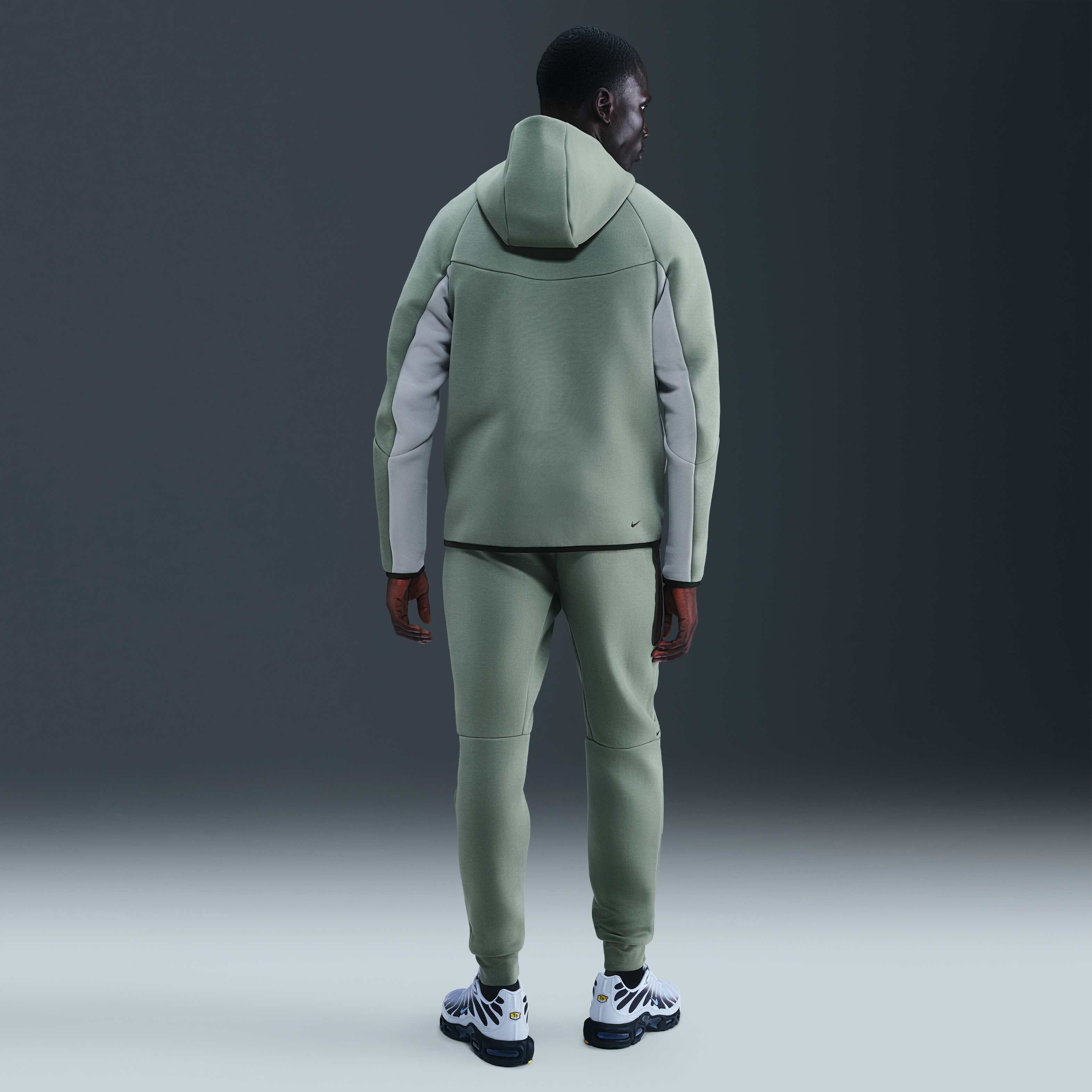 Nike Tech image number 4