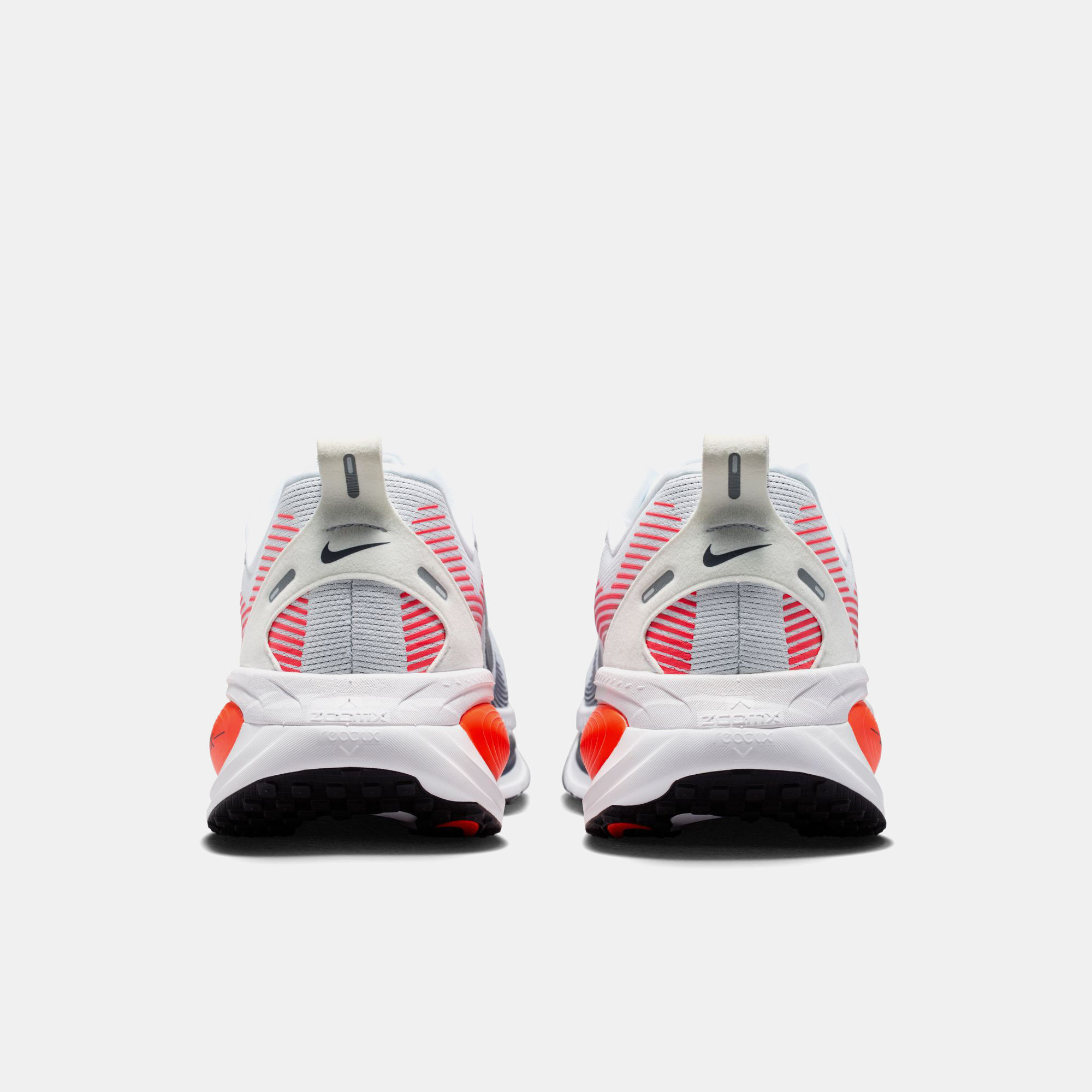 Nike Vomero 18 image number 1