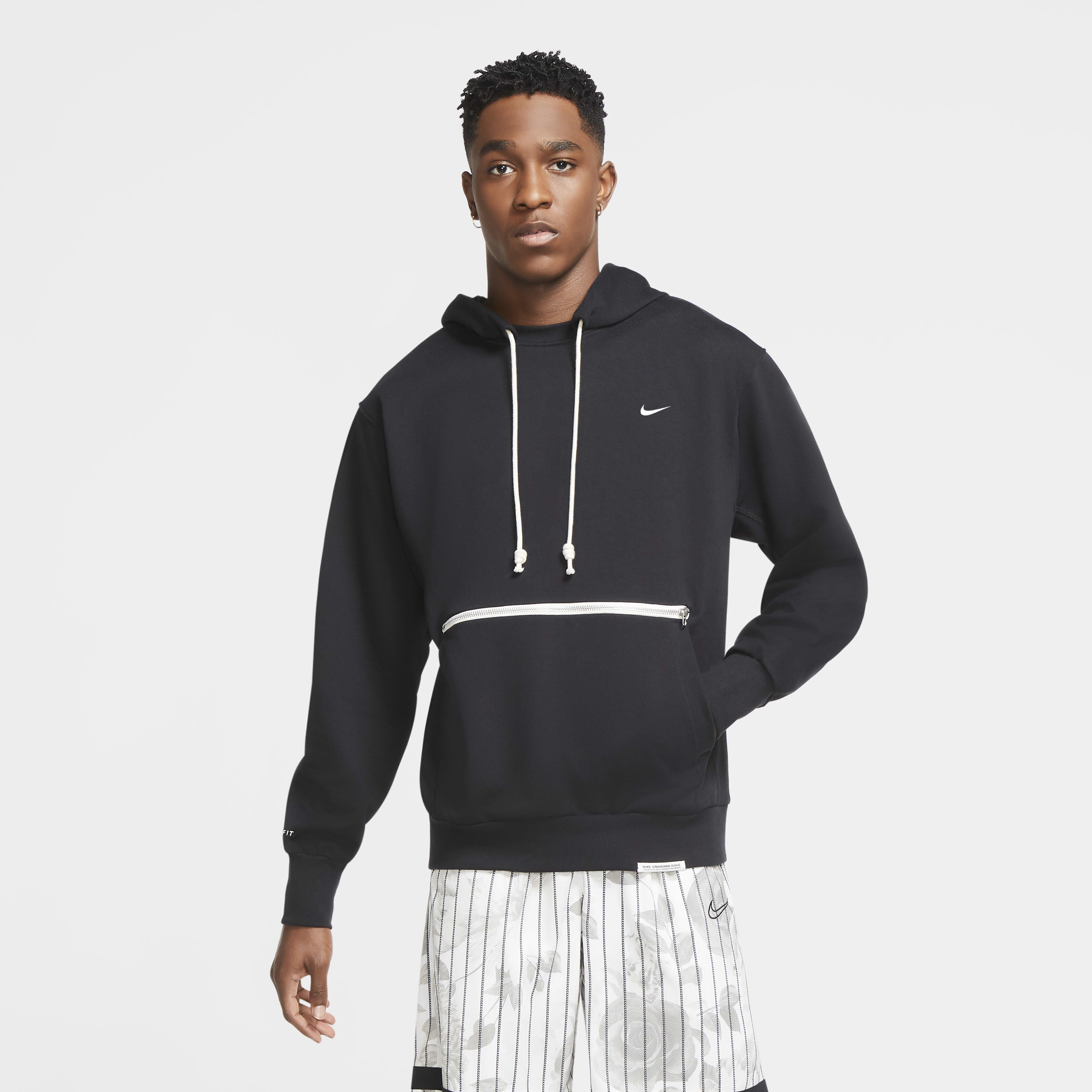 Nike Standard Issue image number 0