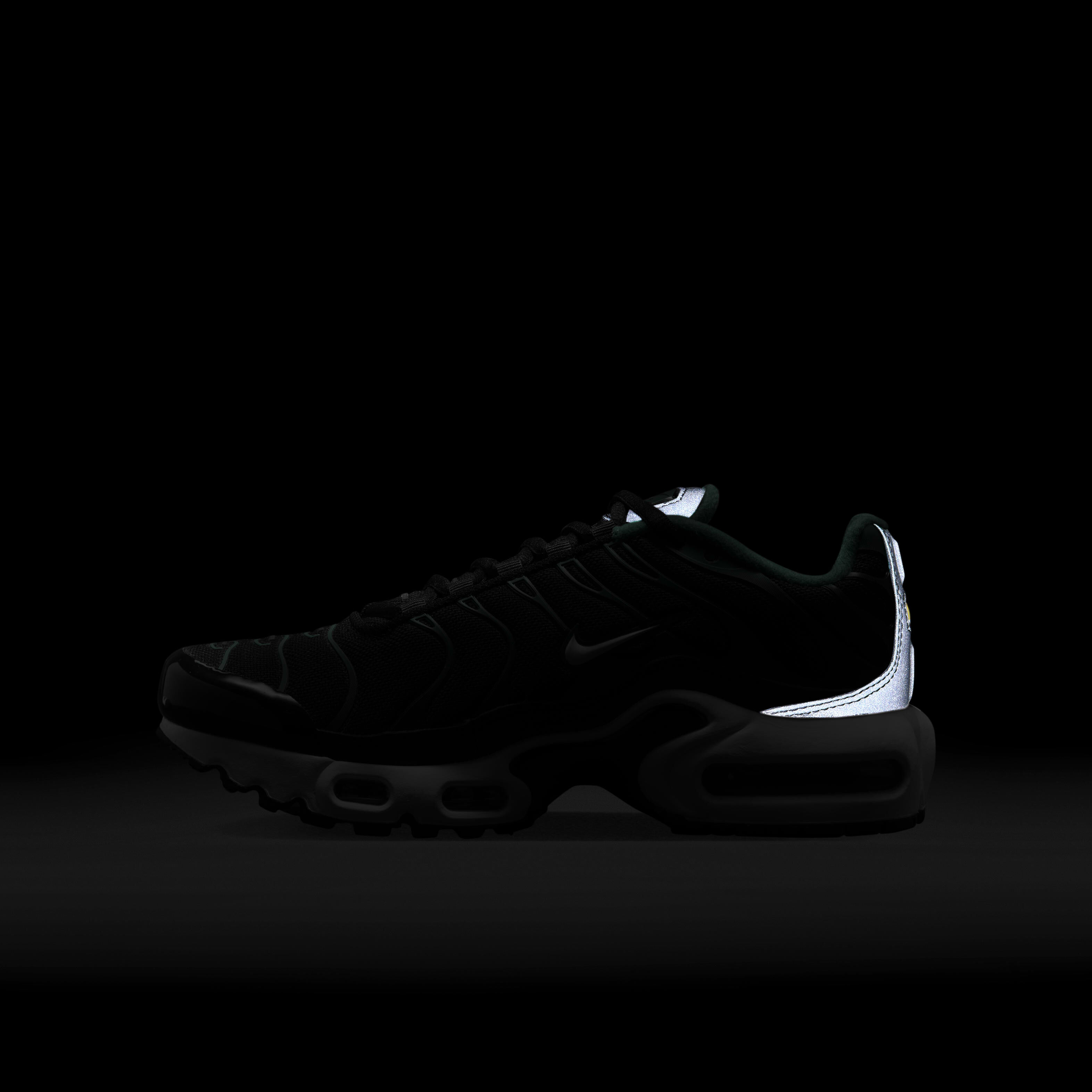 Buy Nike Air Max Plus Older Kids Shoes Nike Kuwait Official
