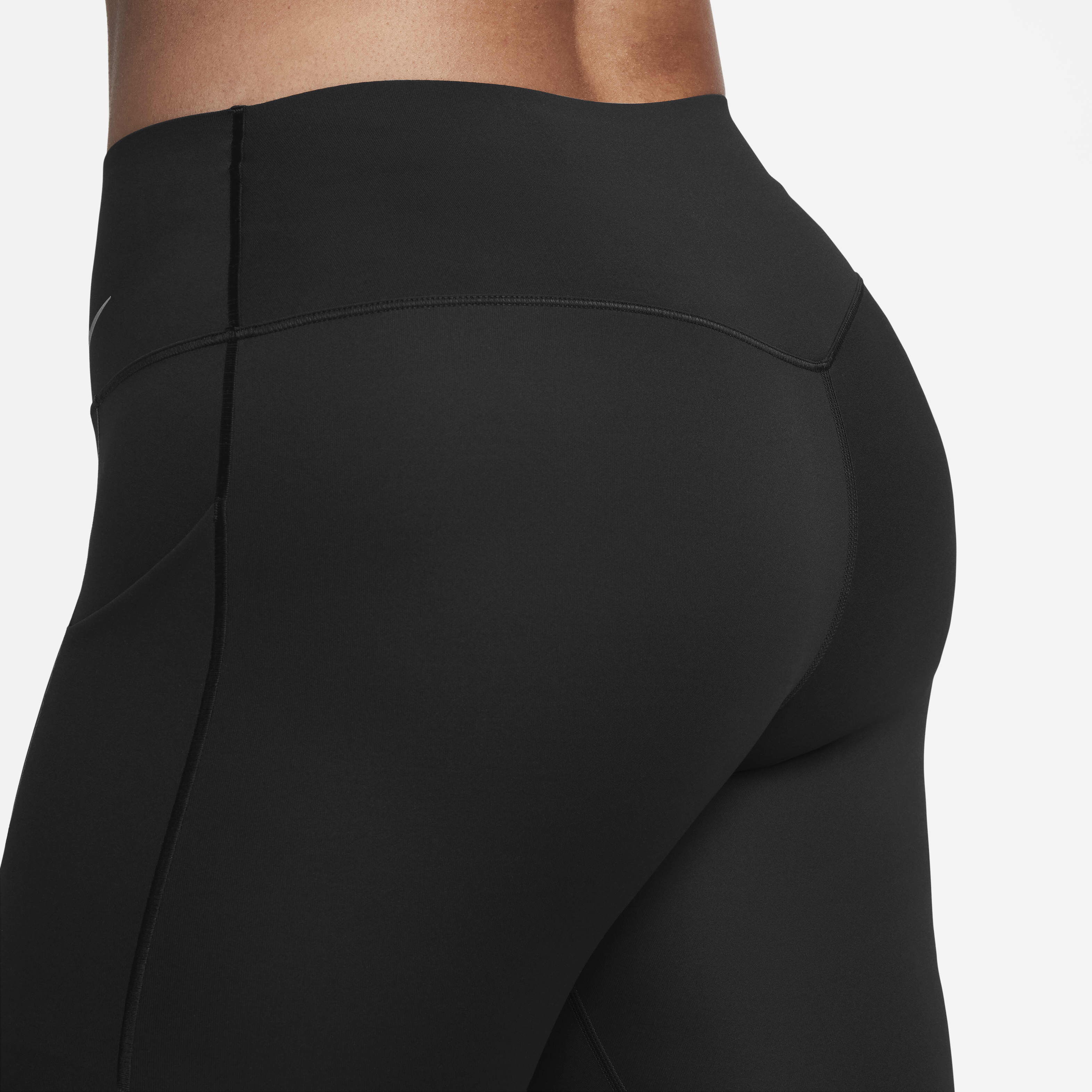 نايكي يونيفيرسا image number 5