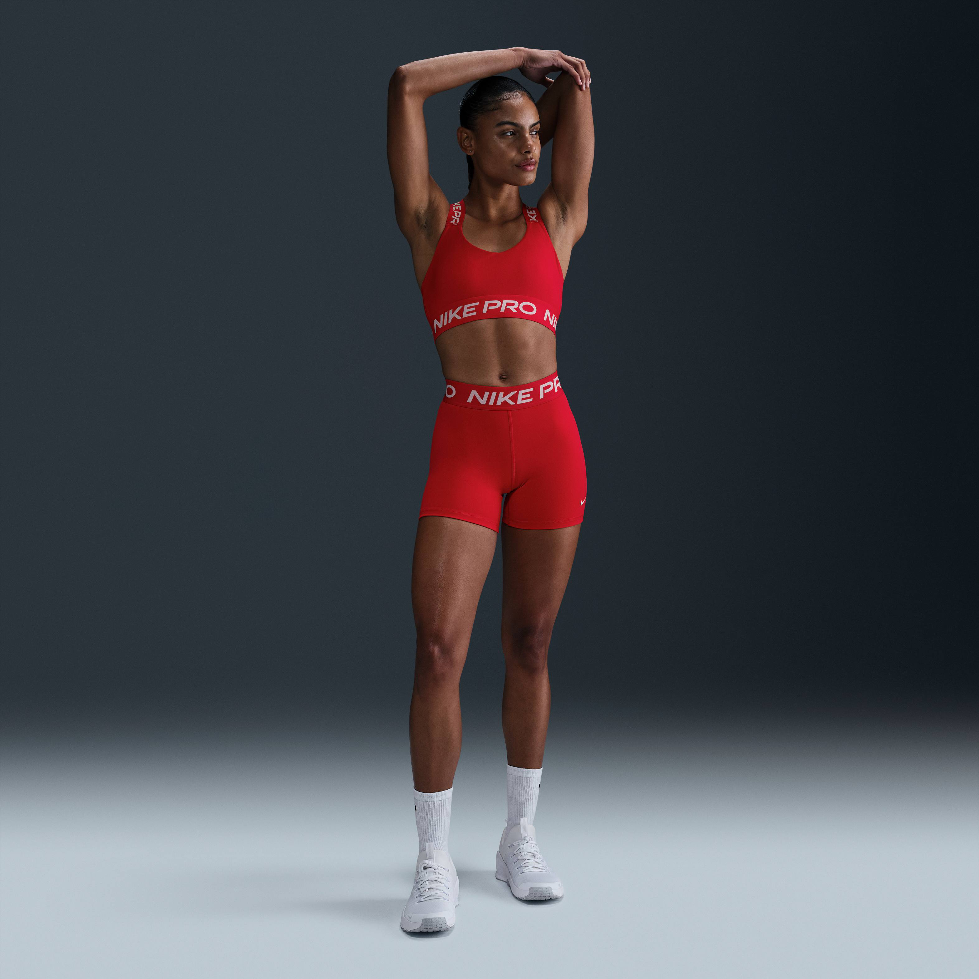 Nike Pro image number 3