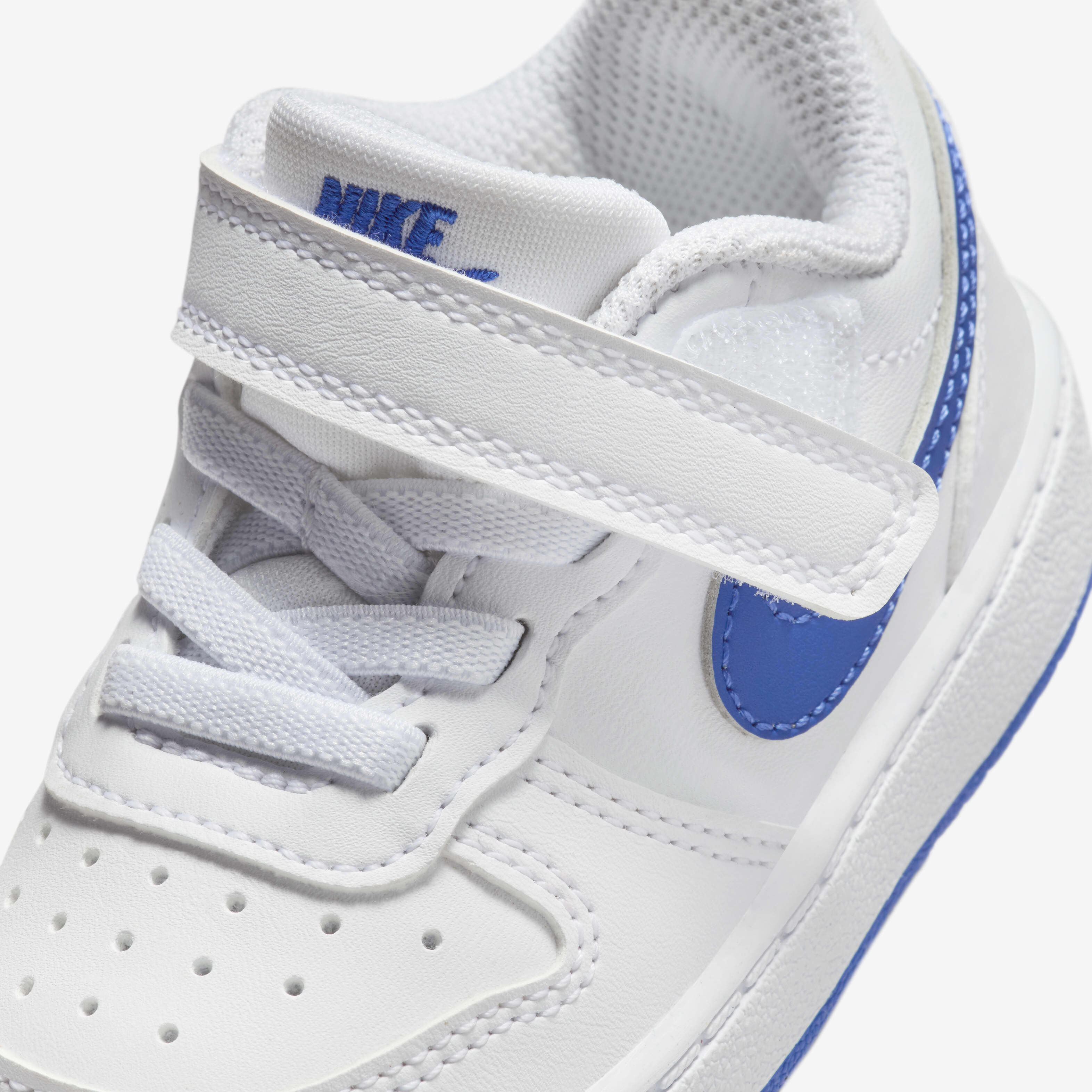 Tenis nike court borough shop