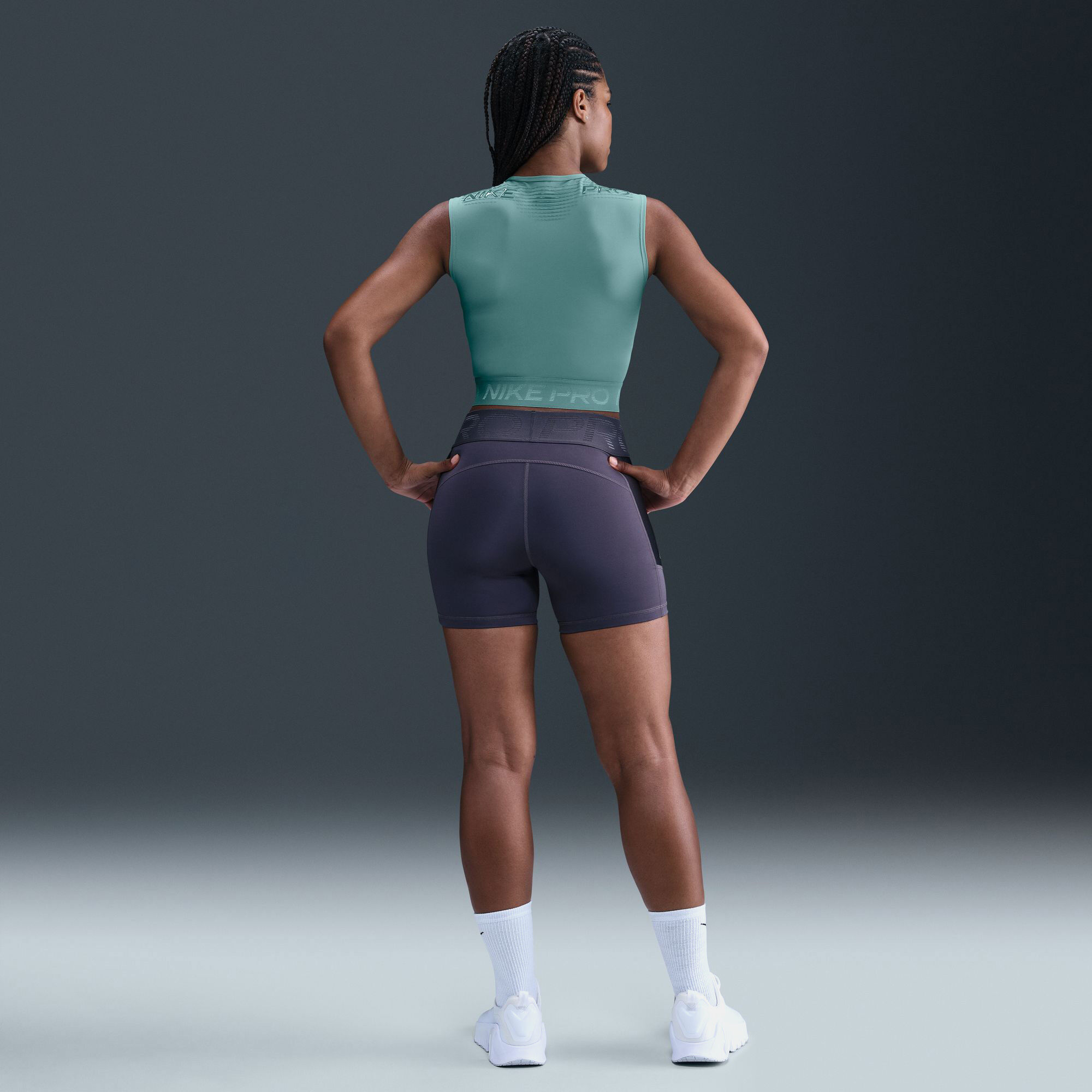Nike Pro image number 2