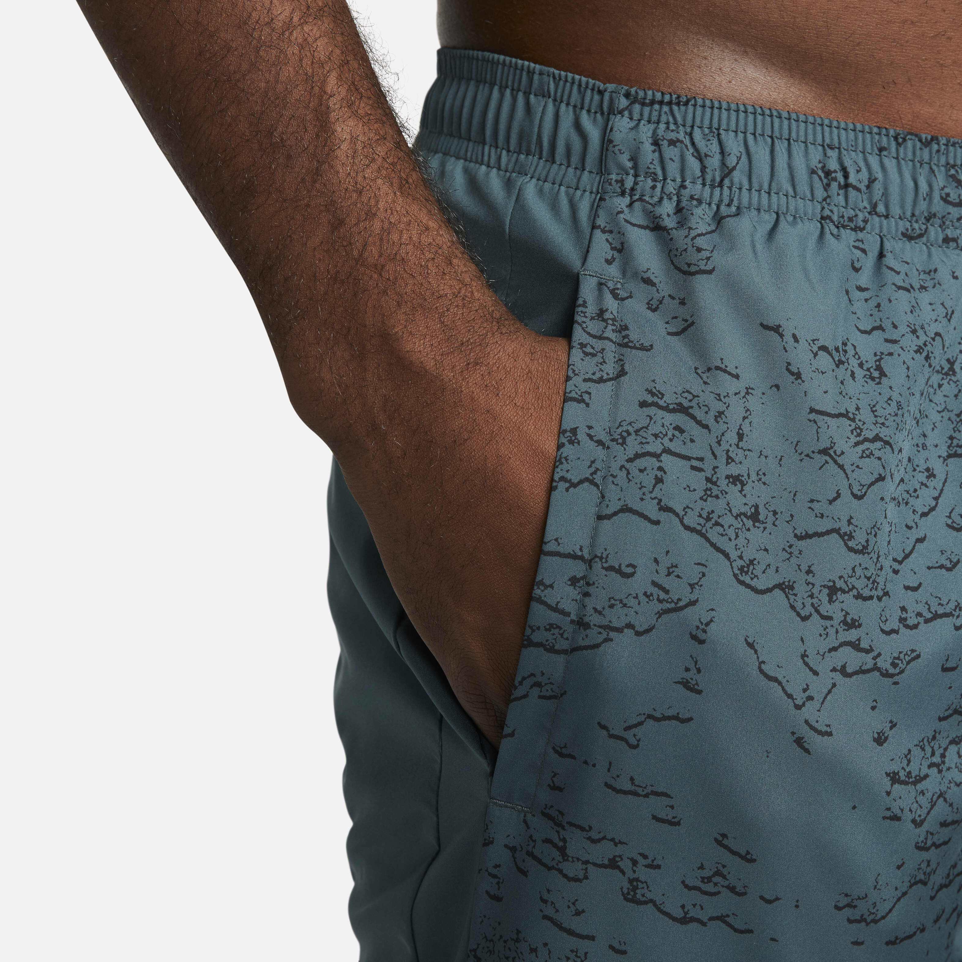 Nike Dri-FIT Run Division Challenger image number 3